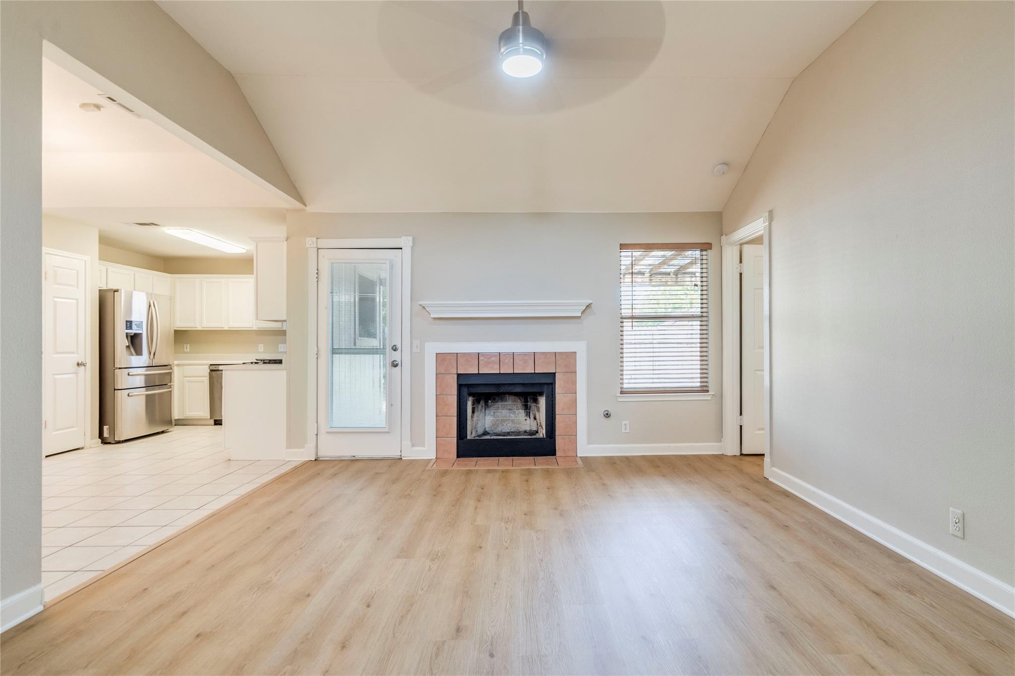 913 Jasmine Trl Property Photo 4