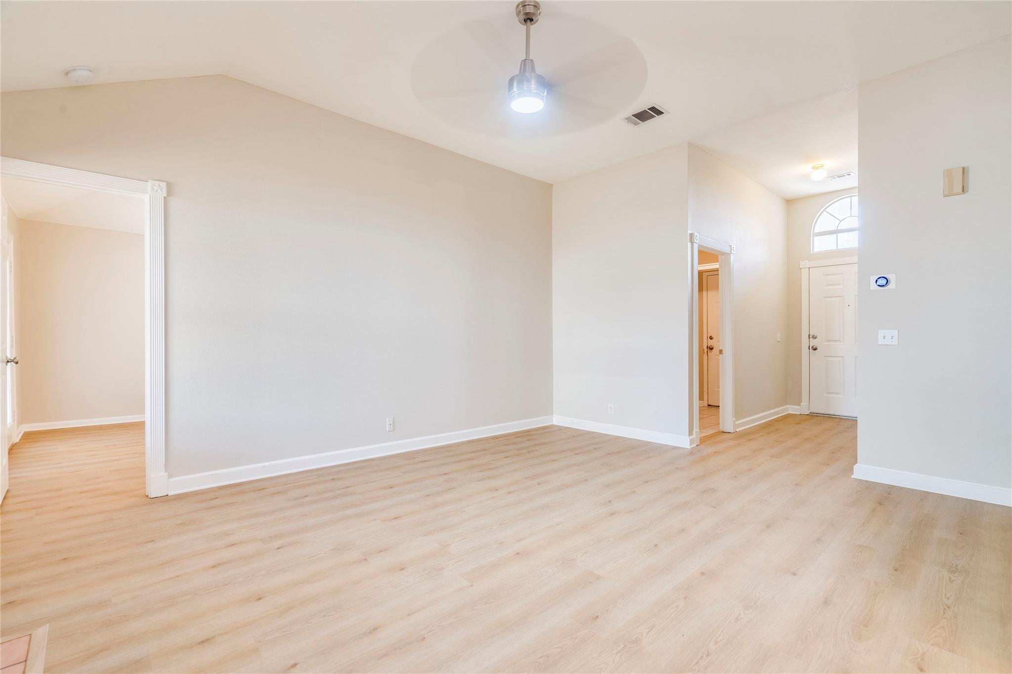 913 Jasmine Trl Property Photo 6