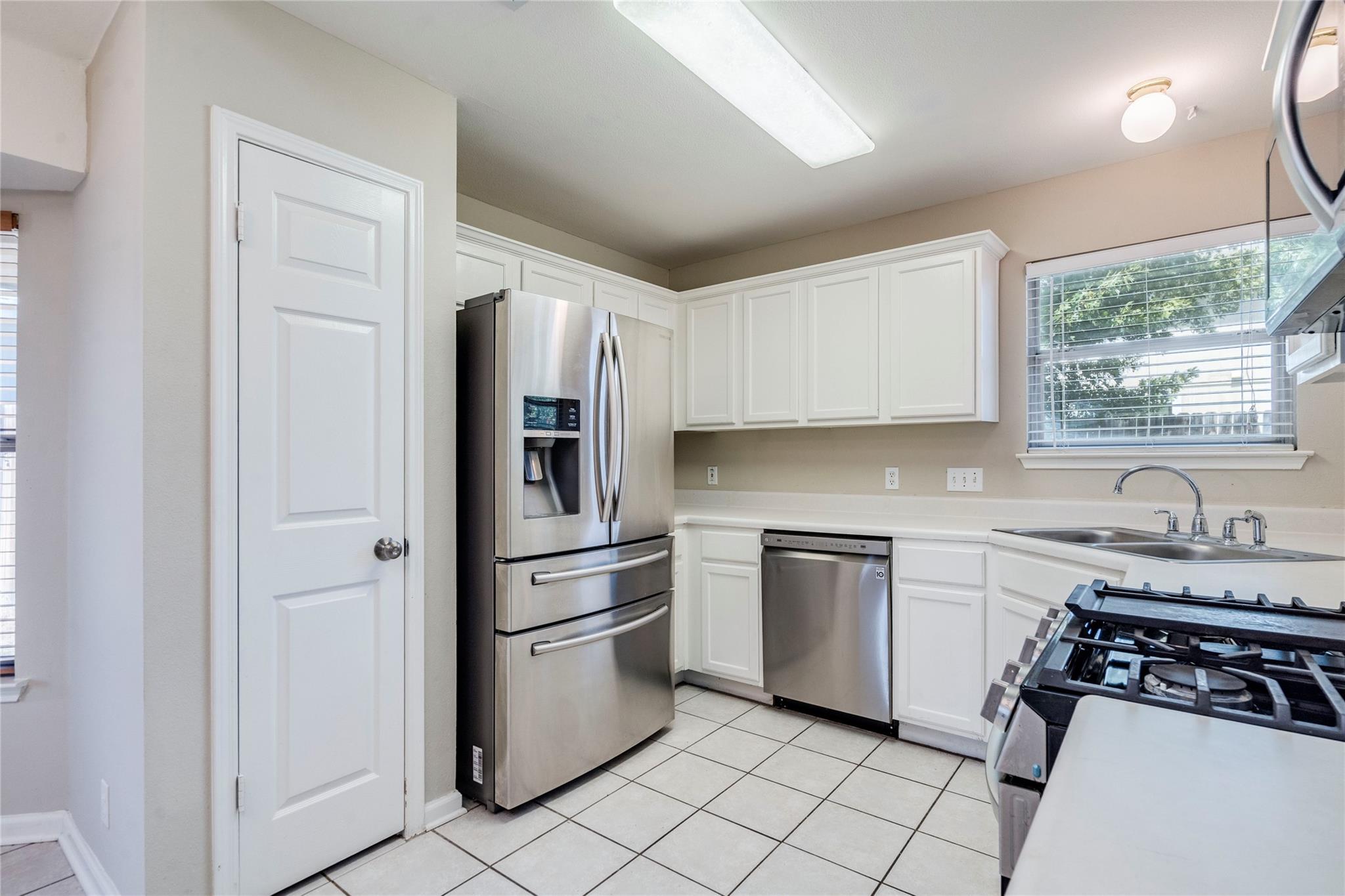 913 Jasmine Trl Property Photo 8