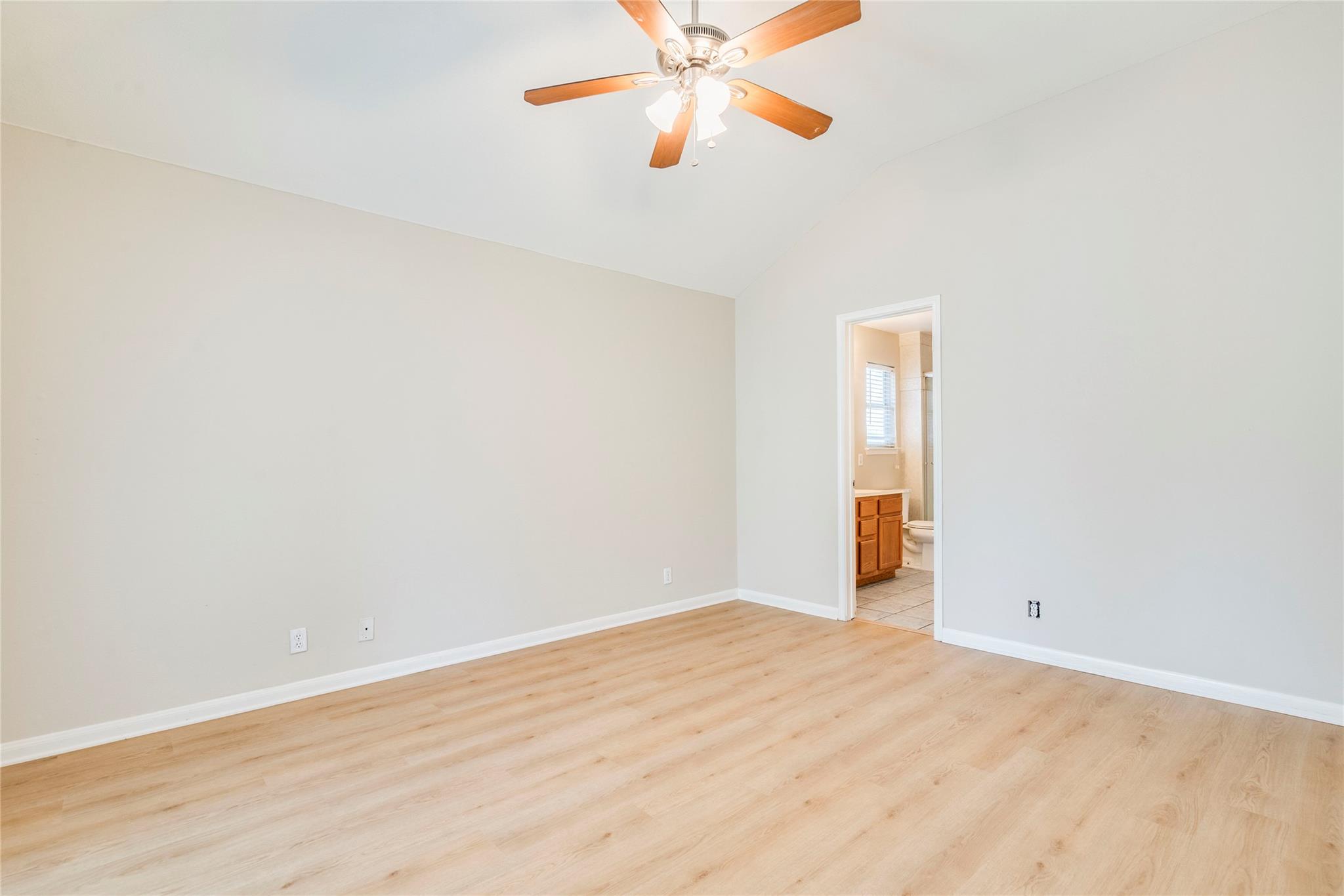 913 Jasmine Trl Property Photo 10