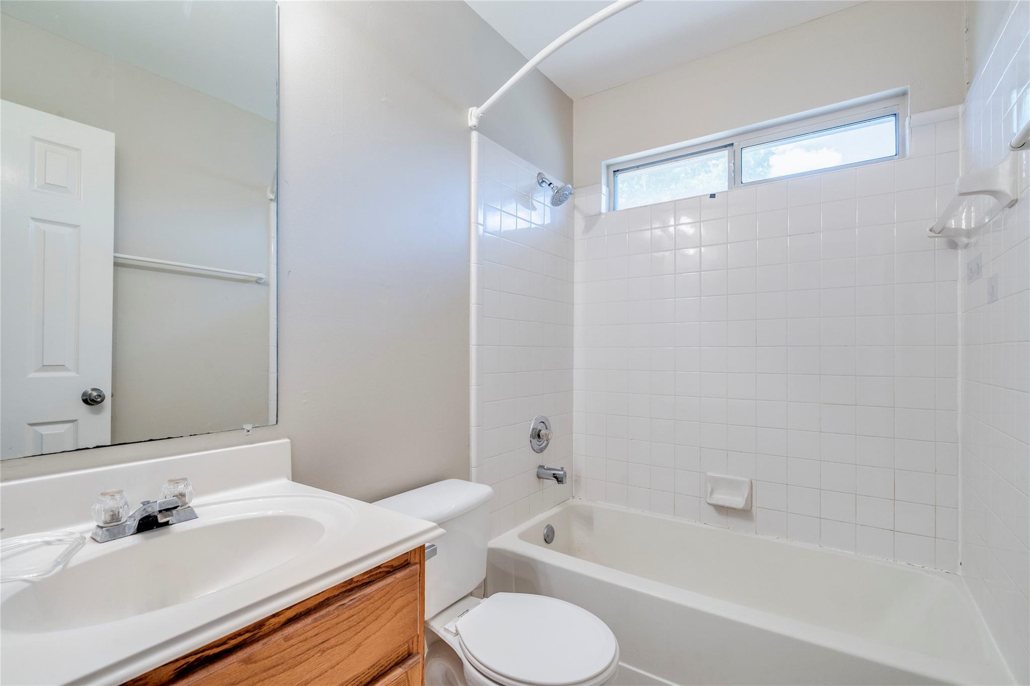 913 Jasmine Trl Property Photo 18