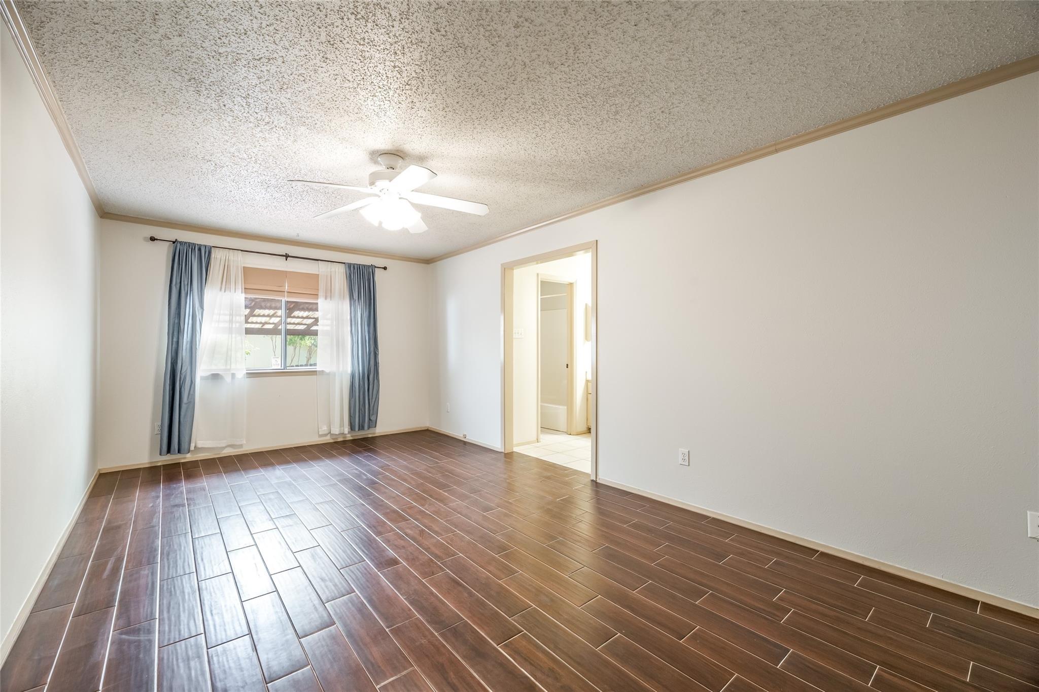 1006 Silbury Dr Property Photo 3