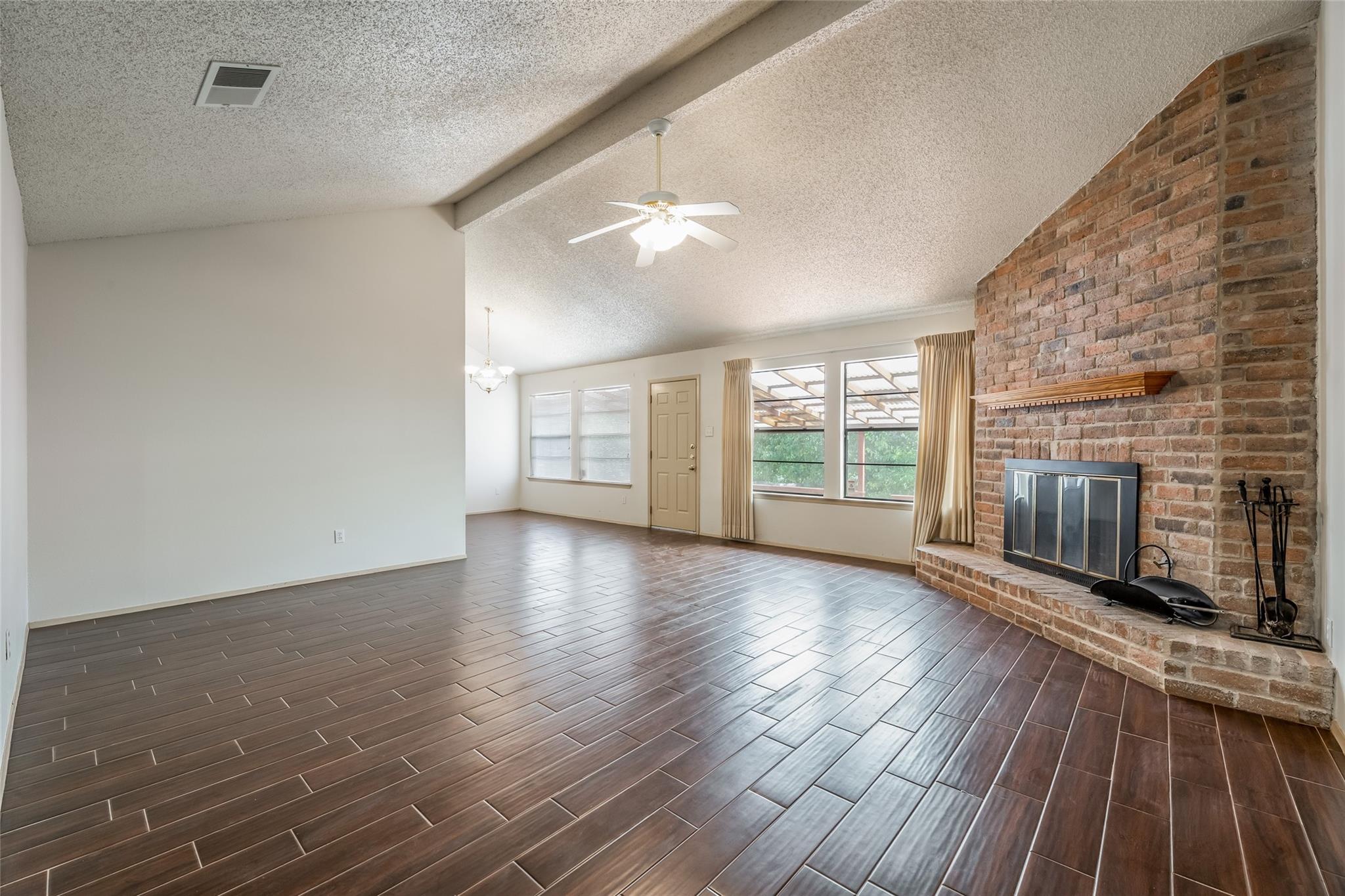 1006 Silbury Dr Property Photo 7