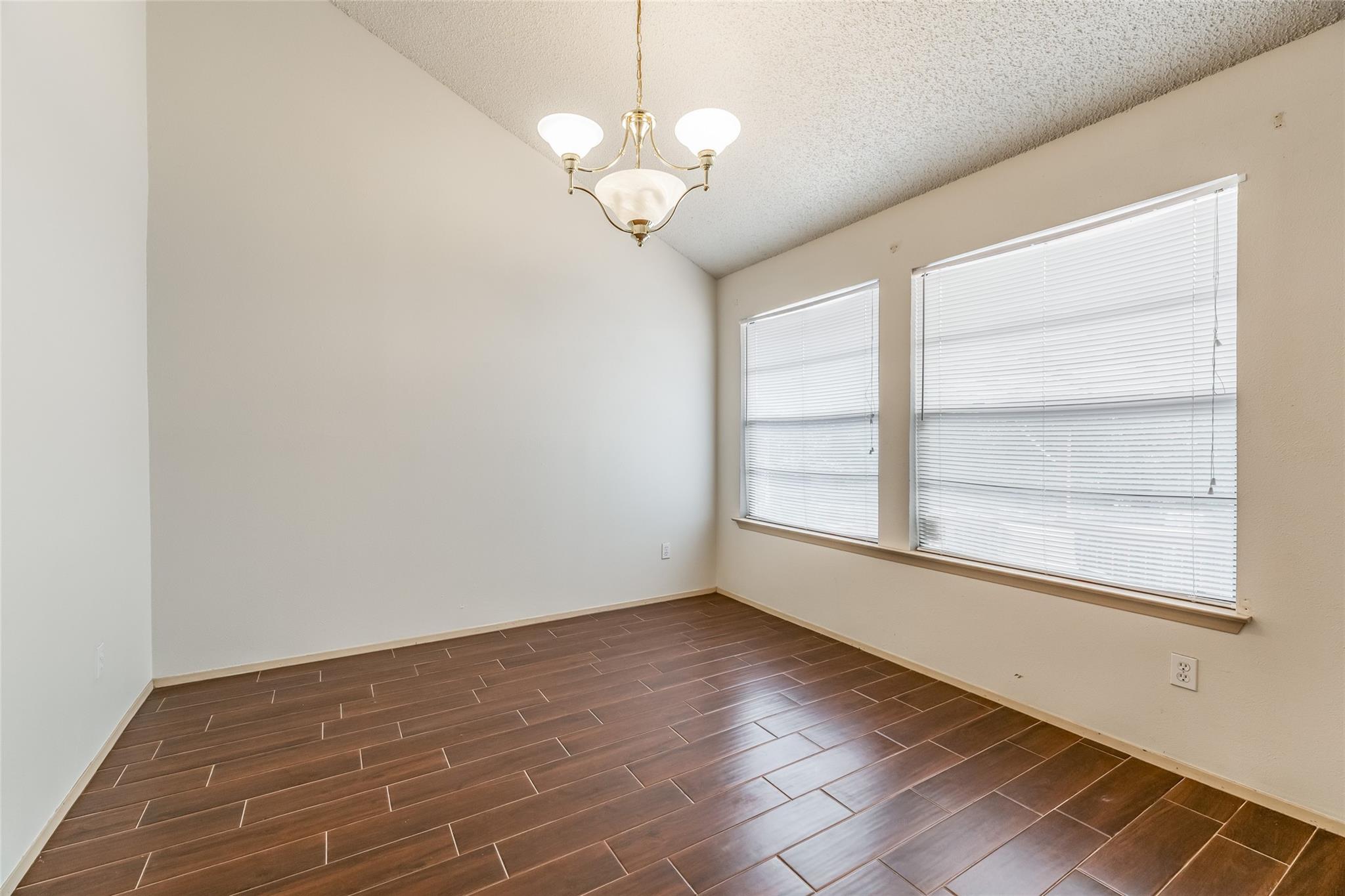 1006 Silbury Dr Property Photo 9