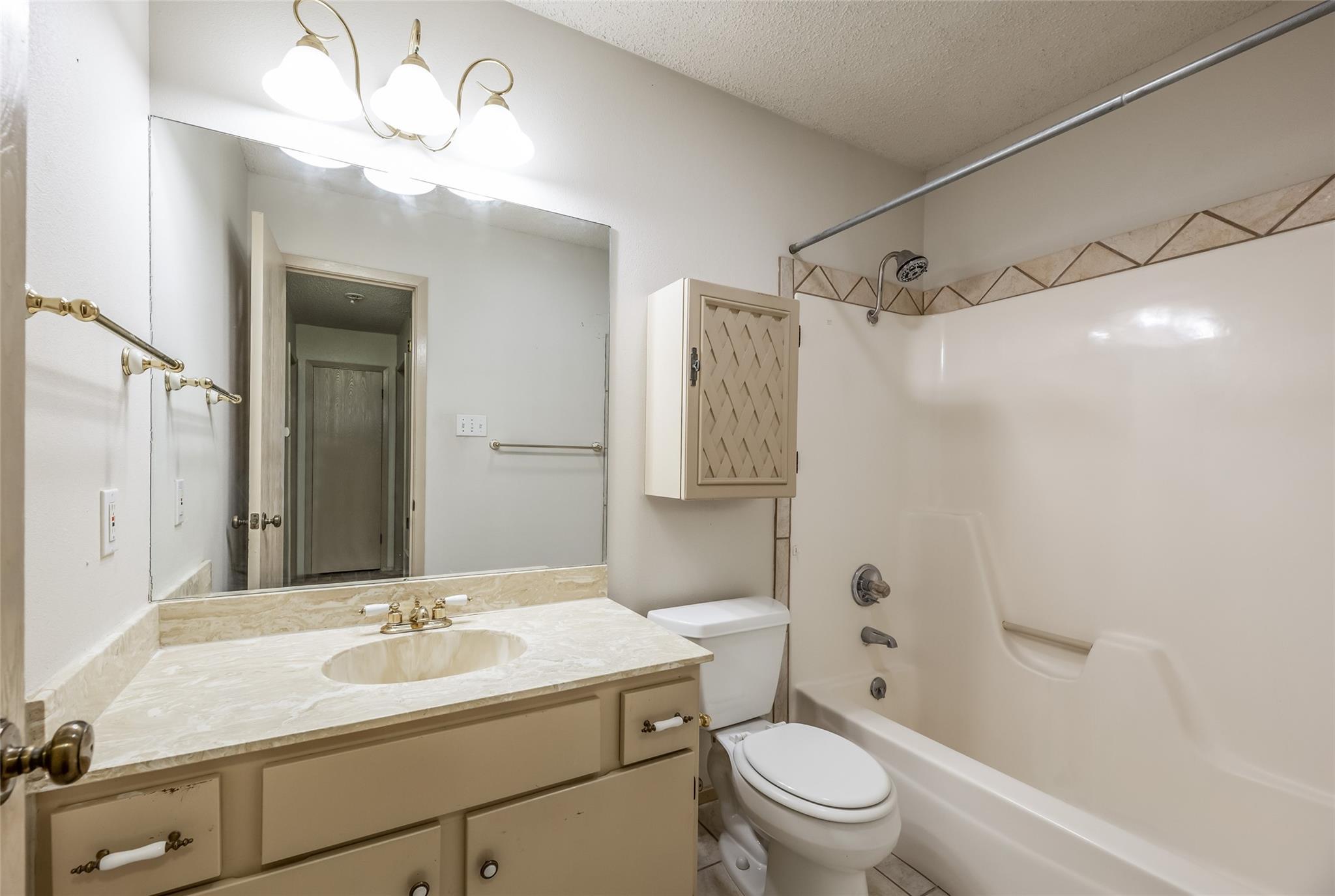 1006 Silbury Dr Property Photo 13