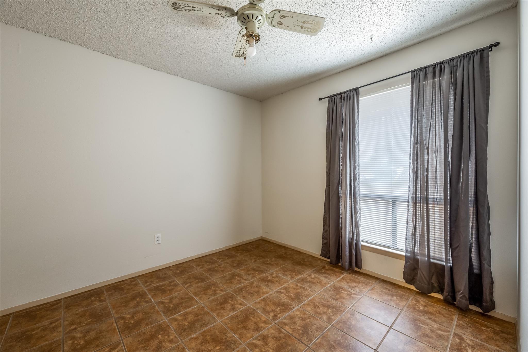 1006 Silbury Dr Property Photo 15