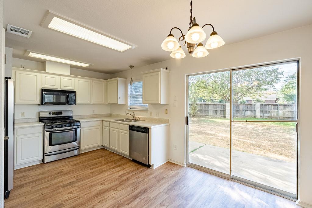 13505 Dulles Ave Property Photo 5