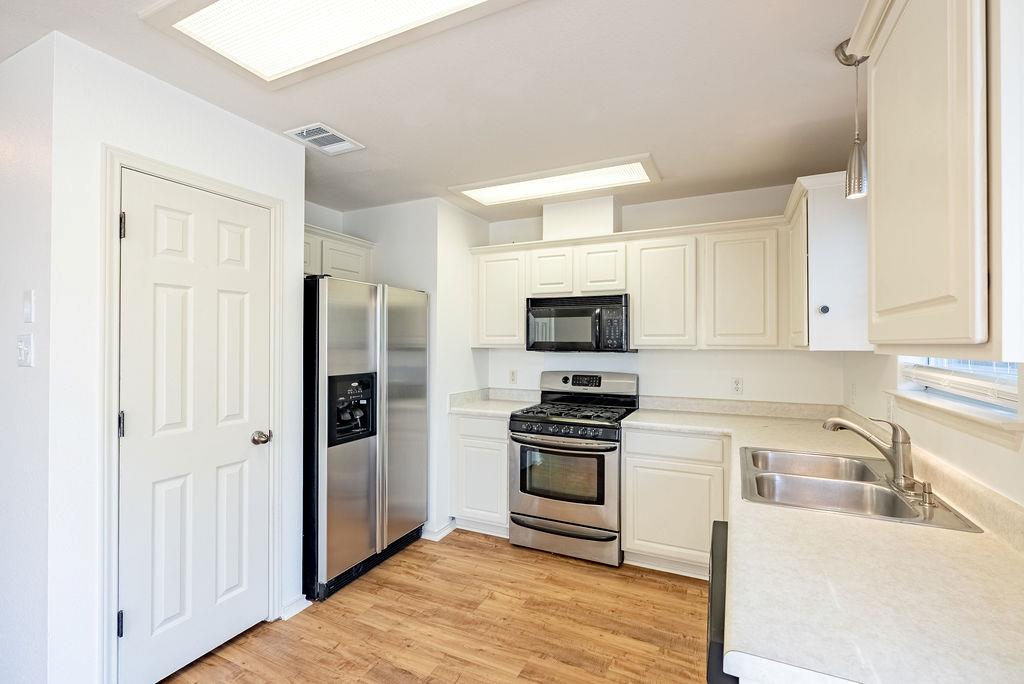 13505 Dulles Ave Property Photo 7