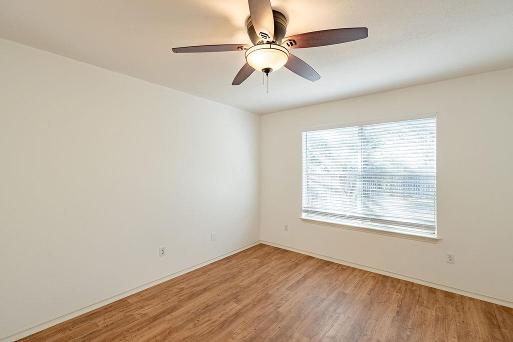 13505 Dulles Ave Property Photo 8