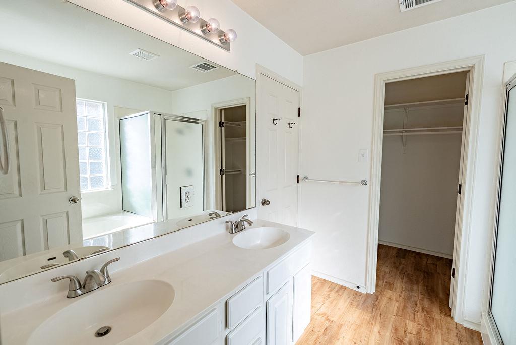 13505 Dulles Ave Property Photo 10