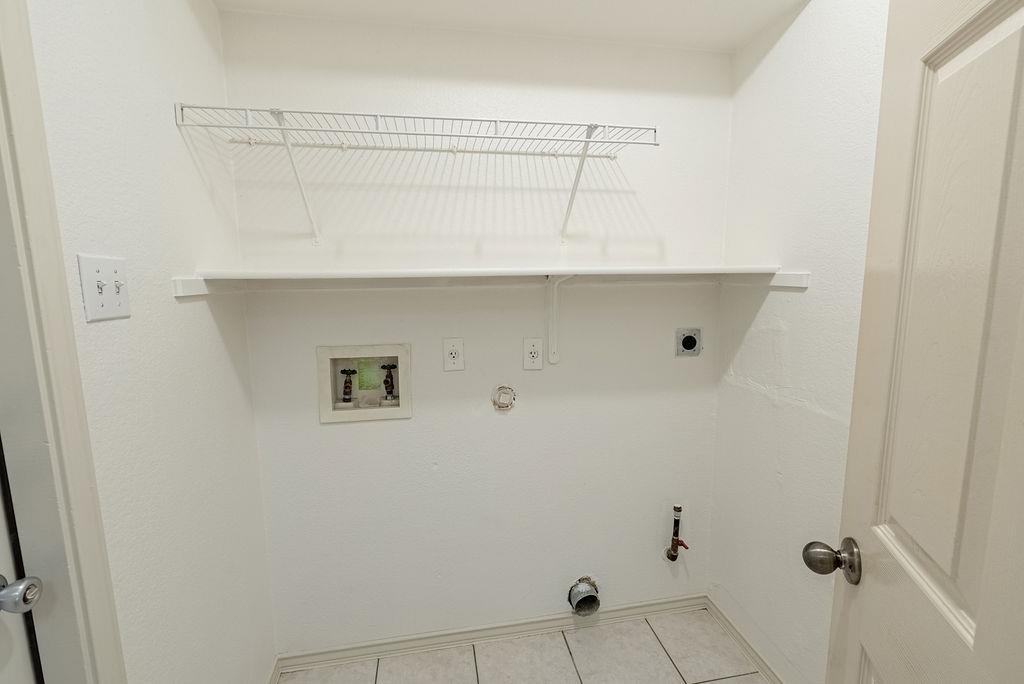 13505 Dulles Ave Property Photo 13