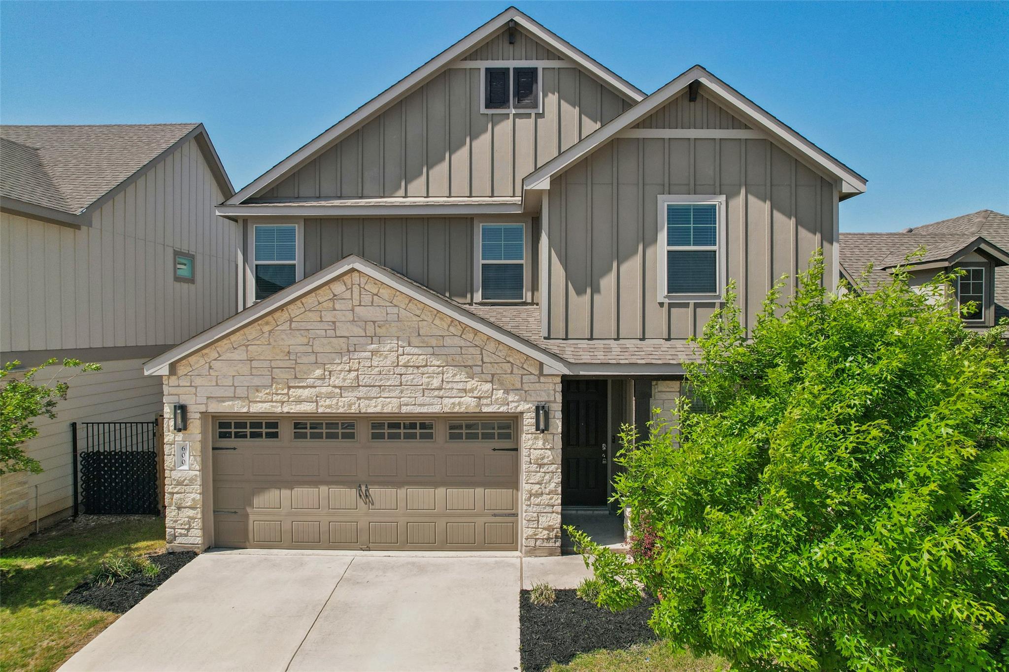 600 Saturnia Dr Property Photo