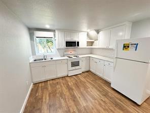 1050 1050 Fm 970 None #102 Property Photo 4