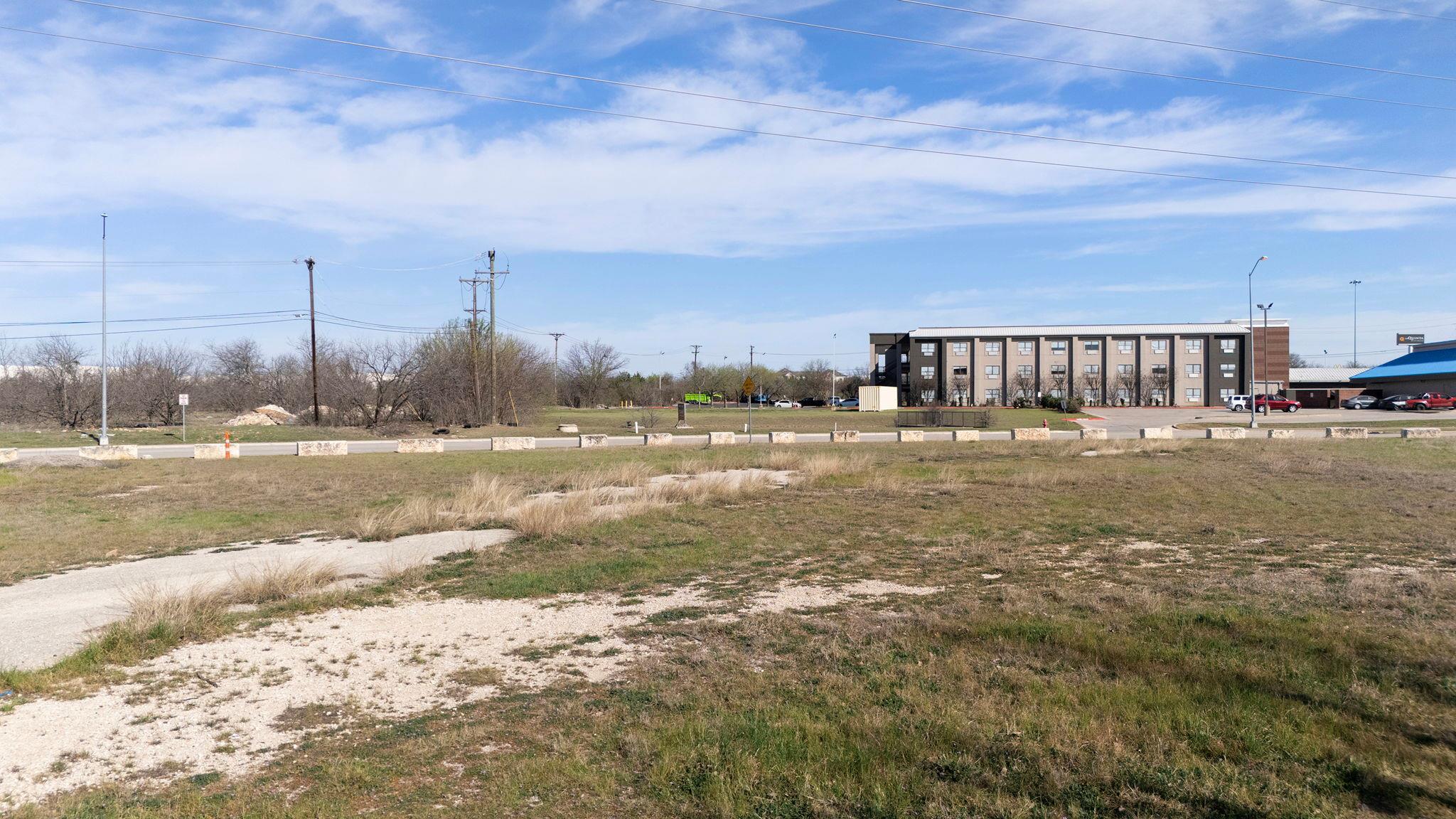 1990 Ih 35 Highway Property Photo 8