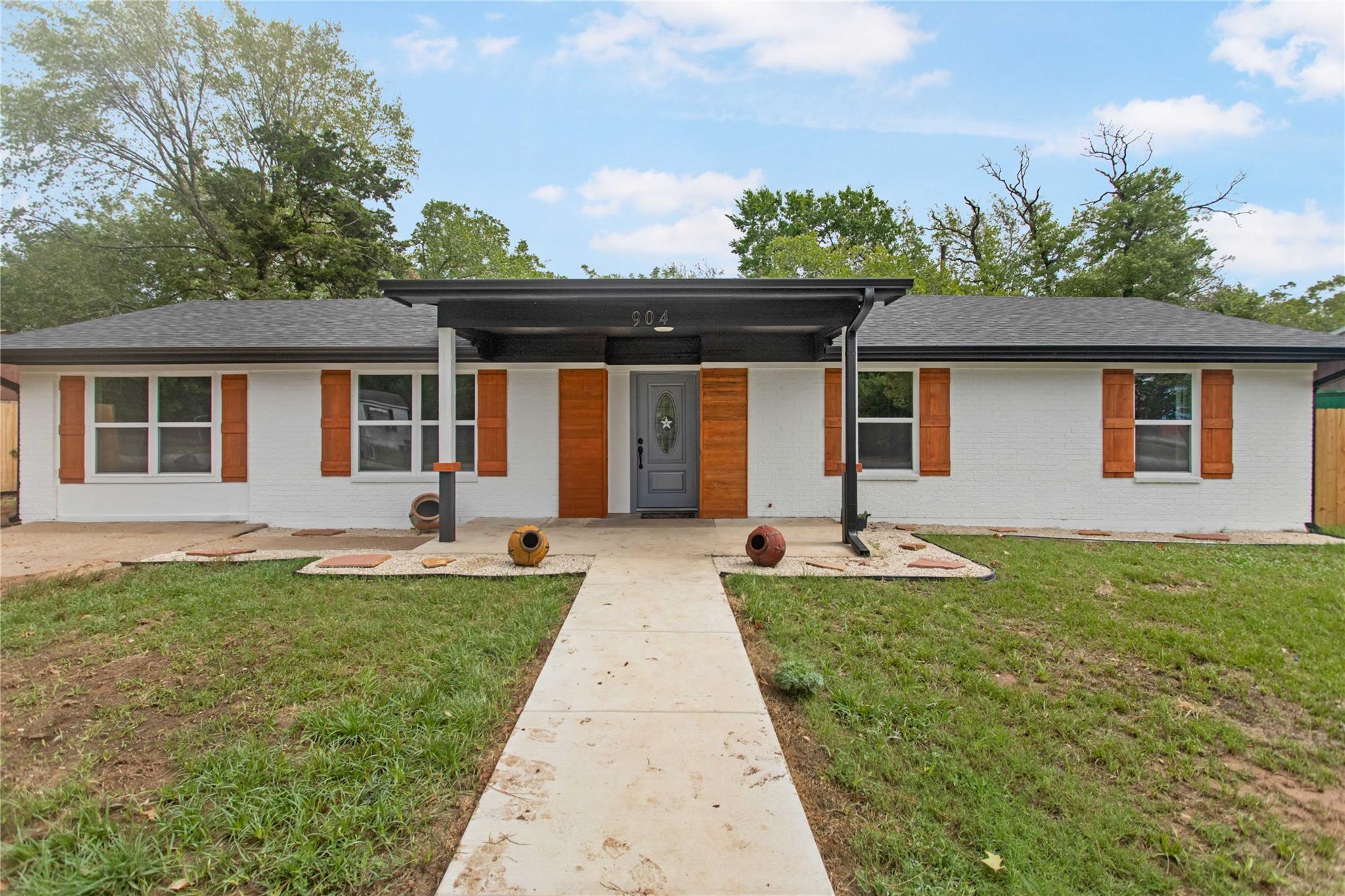 904 Westview Cir Property Photo 1