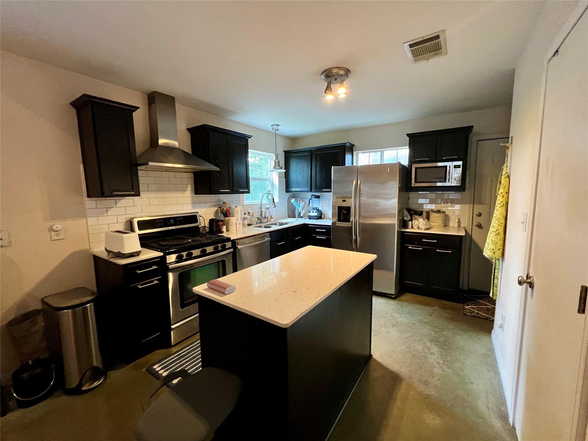 2409 Santa Rosa St Property Photo 4