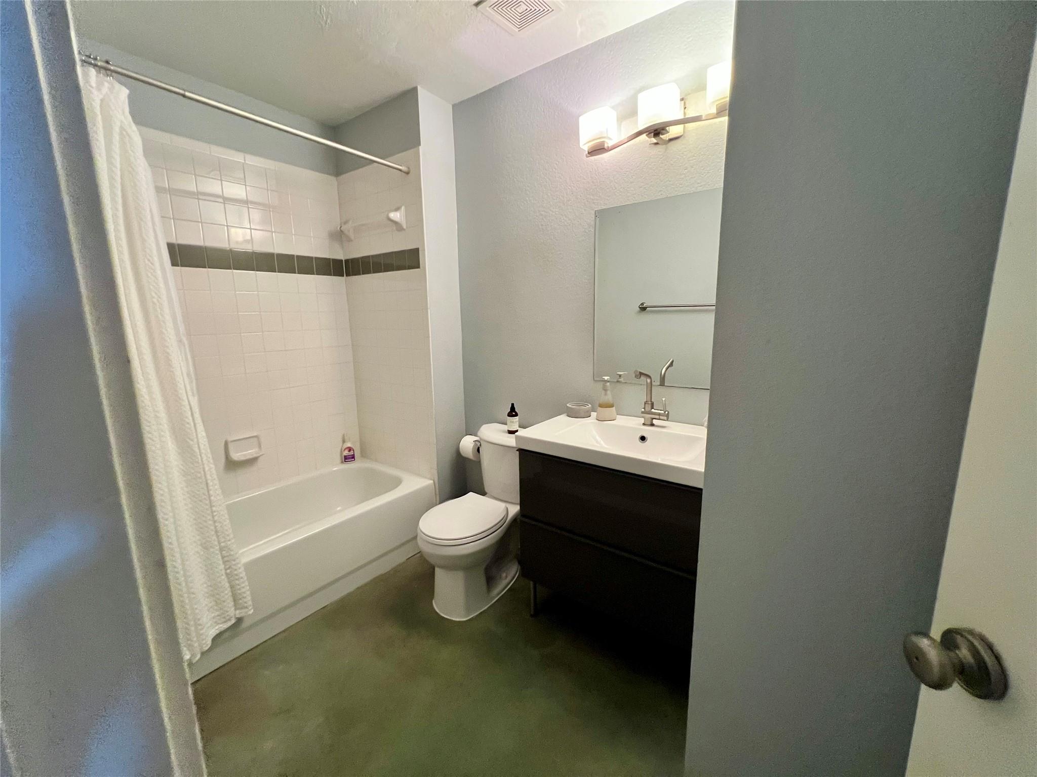2409 Santa Rosa St Property Photo 17