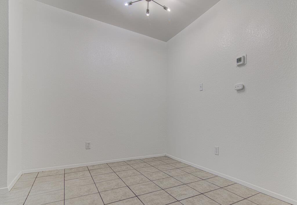 805 Sirocco Dr #b Property Photo 8