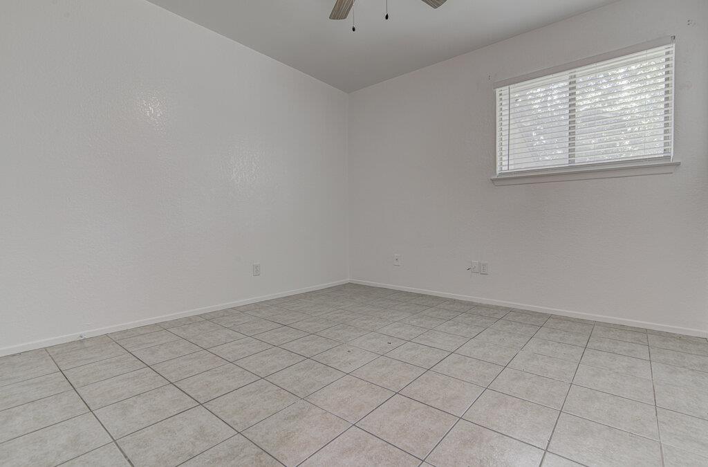 805 Sirocco Dr #b Property Photo 10