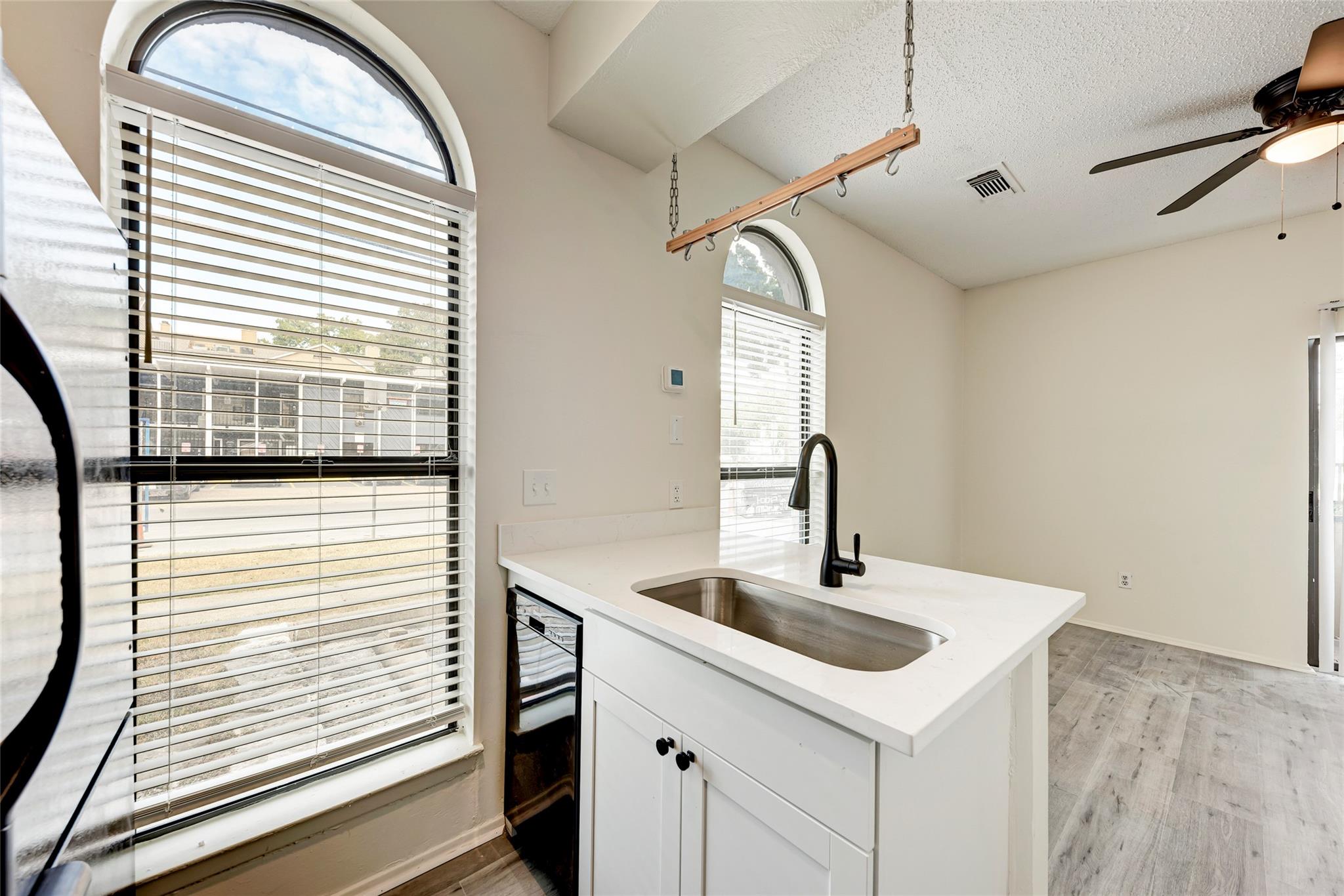 2714 Nueces St #108 Property Photo 6