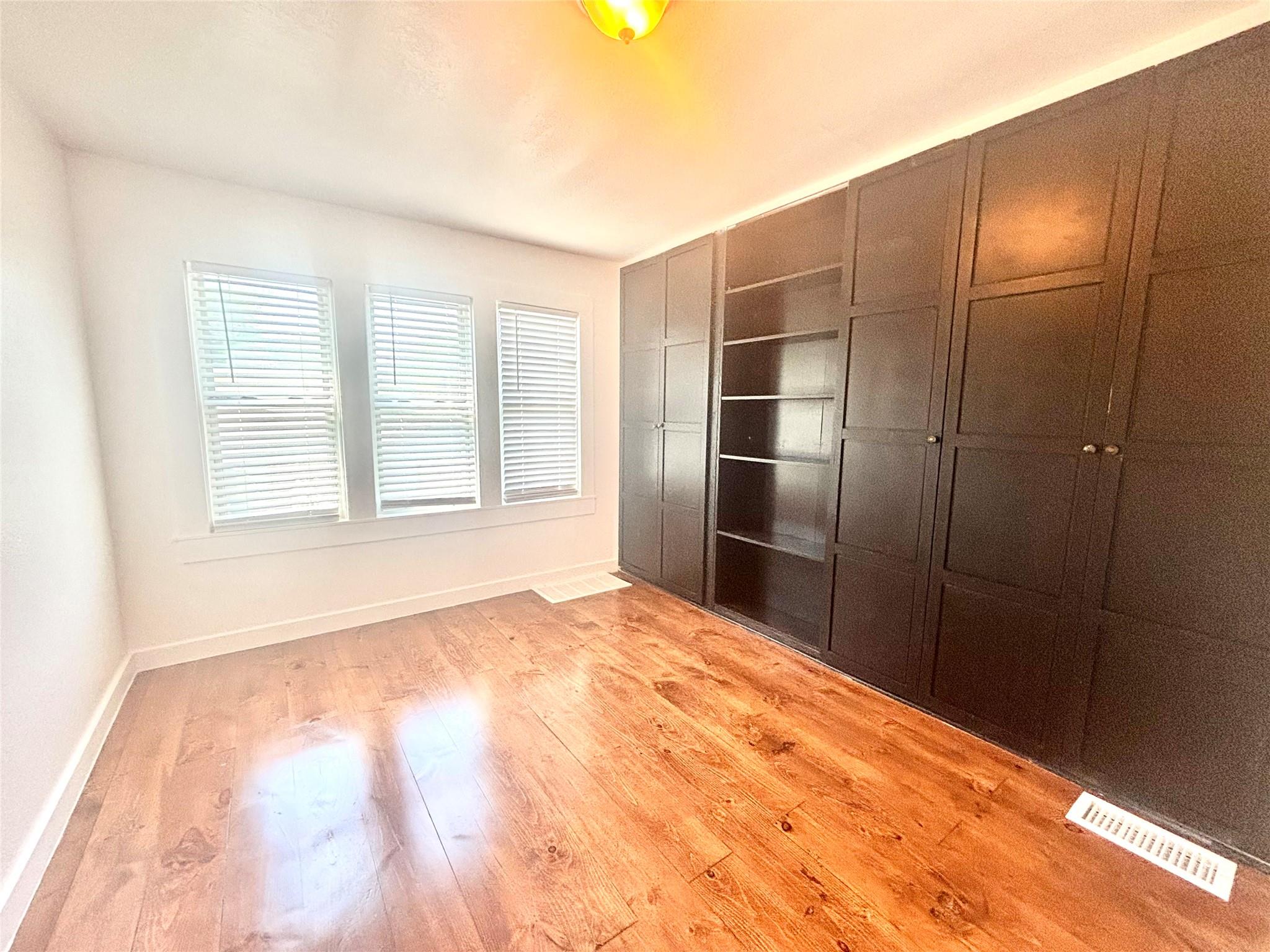 2917 E 12 Th Unit B St #b Property Photo 14