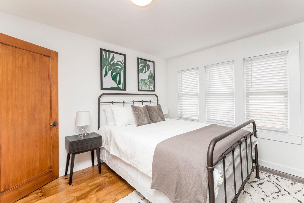2917 E 12 Th Unit B St #b Property Photo 17