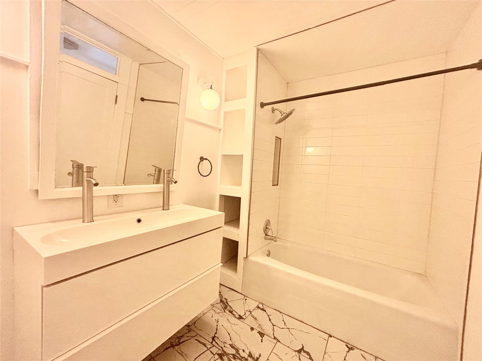 2917 E 12 Th Unit B St #b Property Photo 18