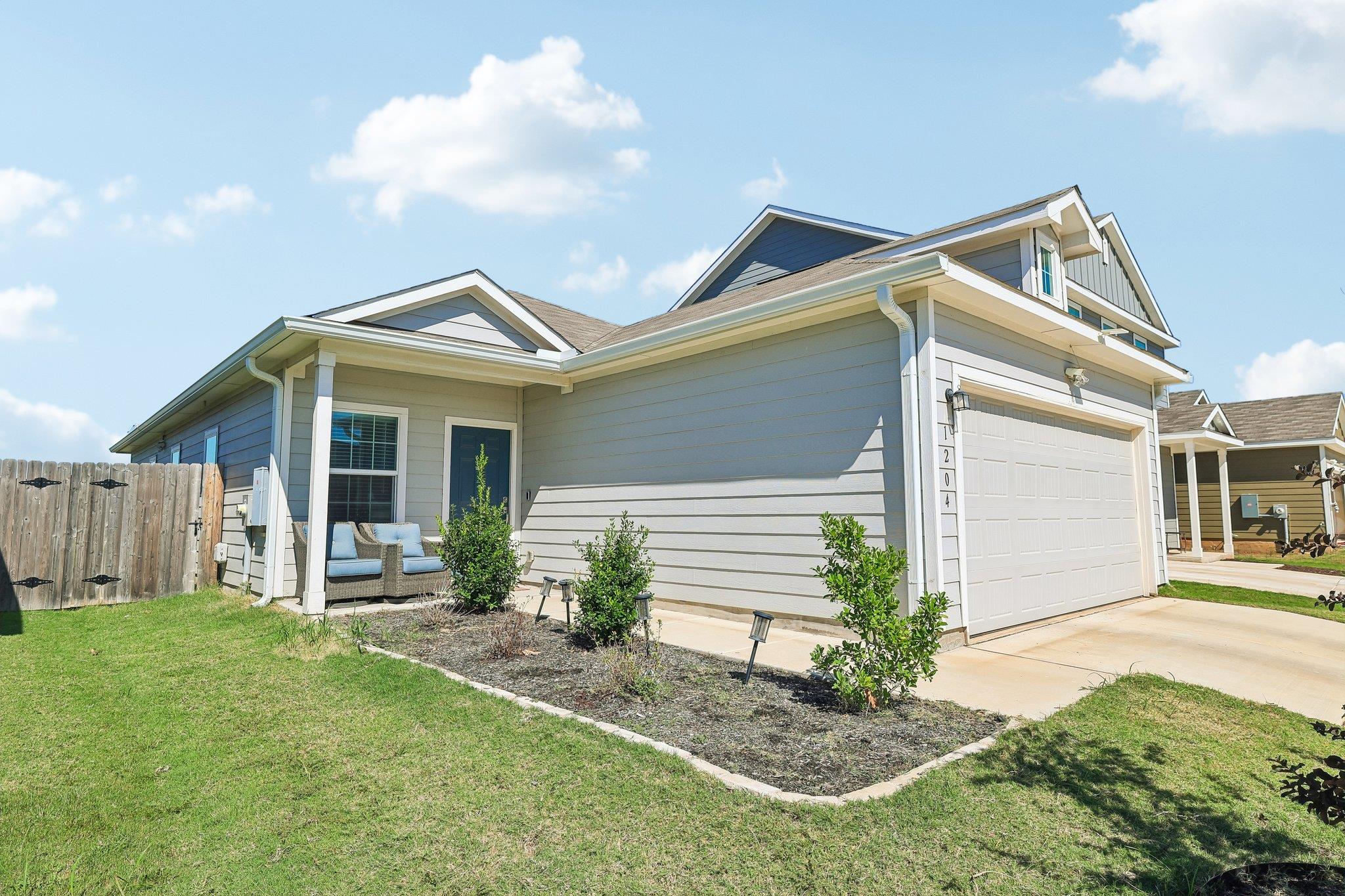 1204 Cattail Ln Property Photo 2