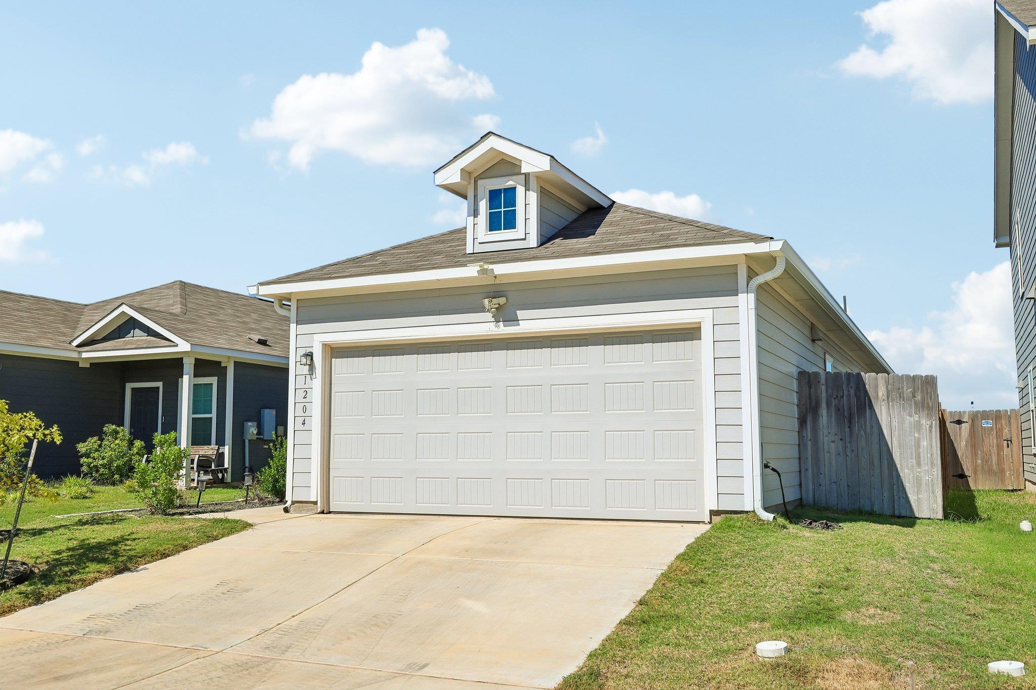 1204 Cattail Ln Property Photo 4