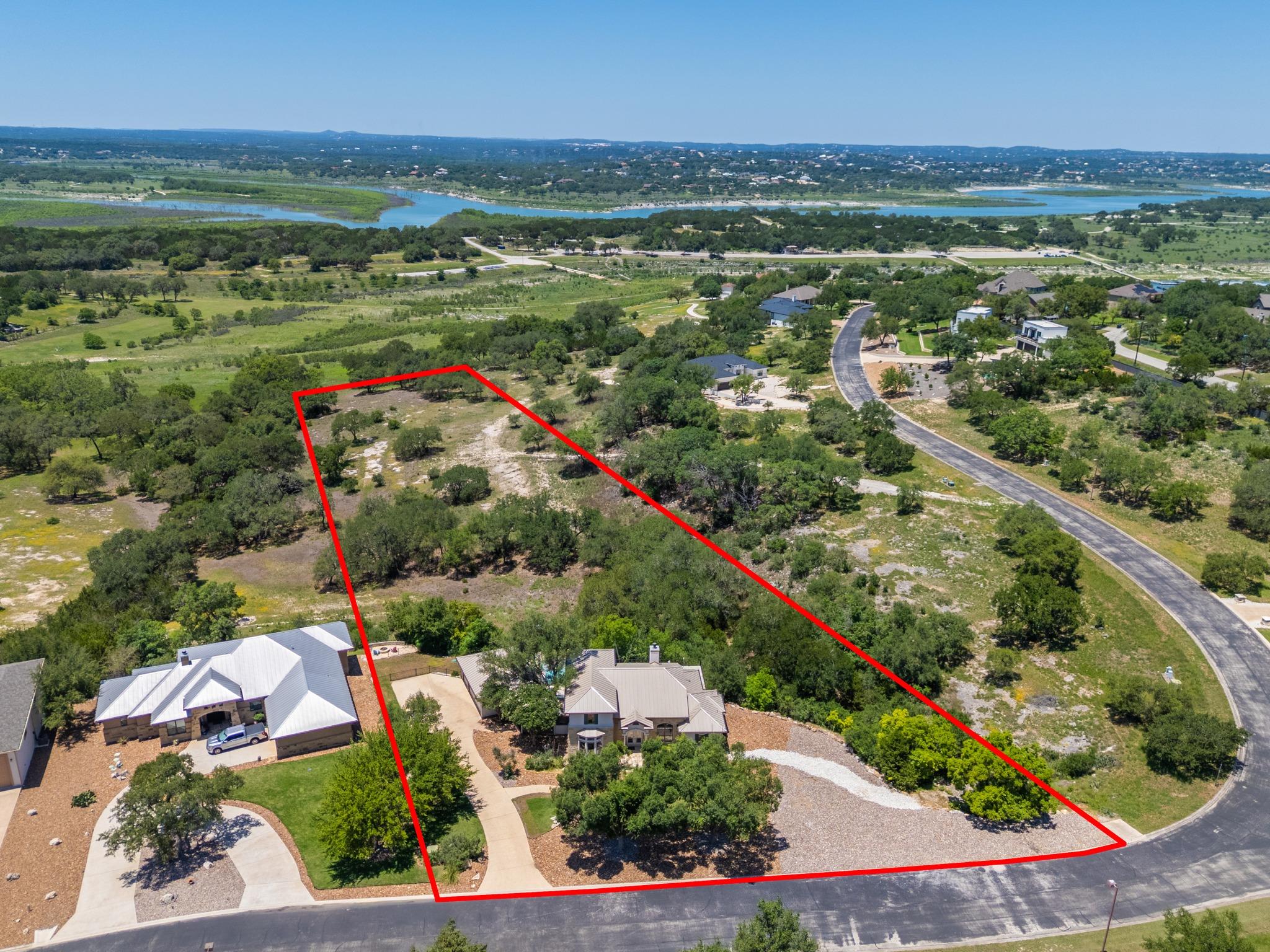1121 Kings Cove Dr Property Photo 2