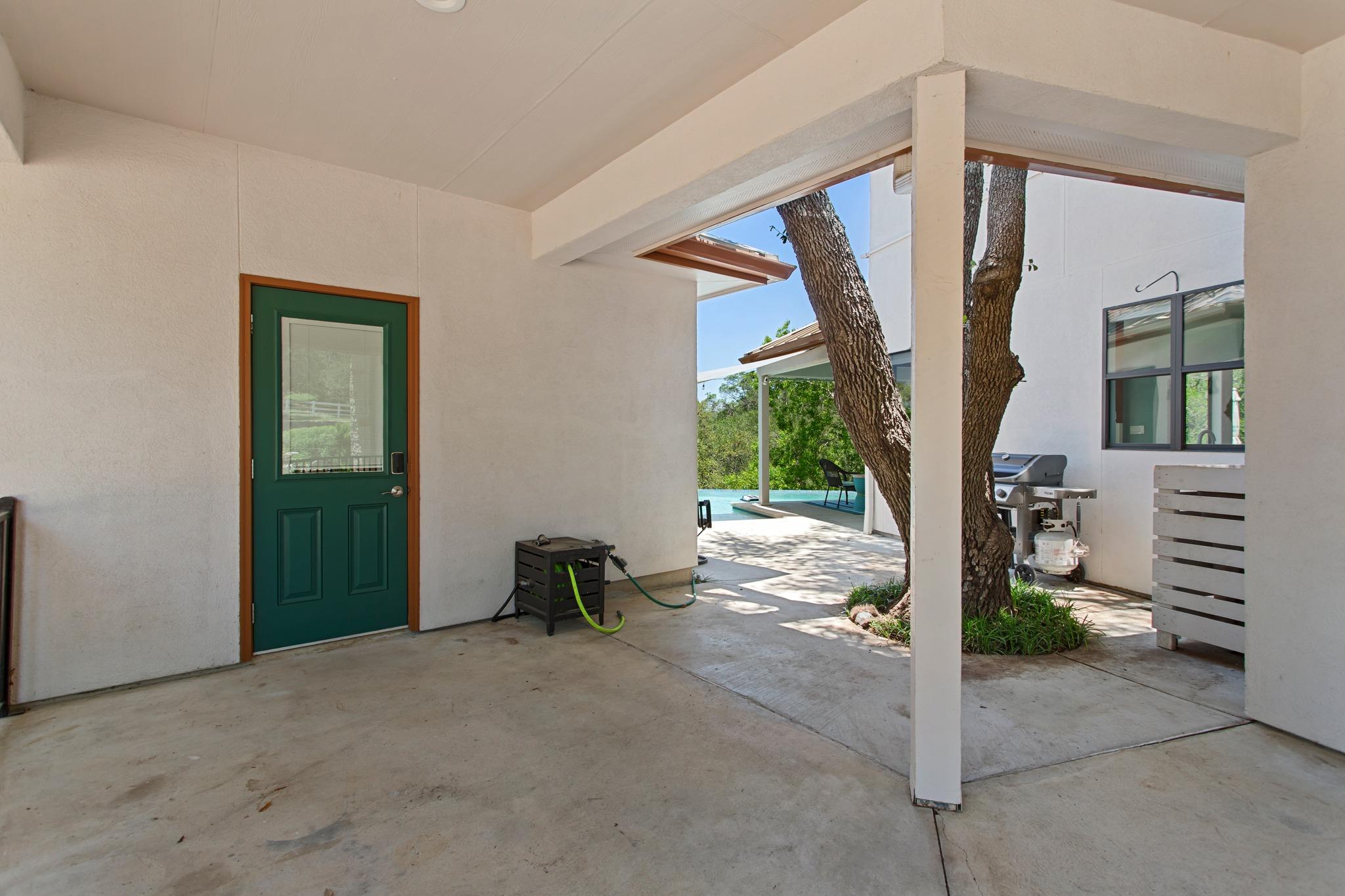 1121 Kings Cove Dr Property Photo 32