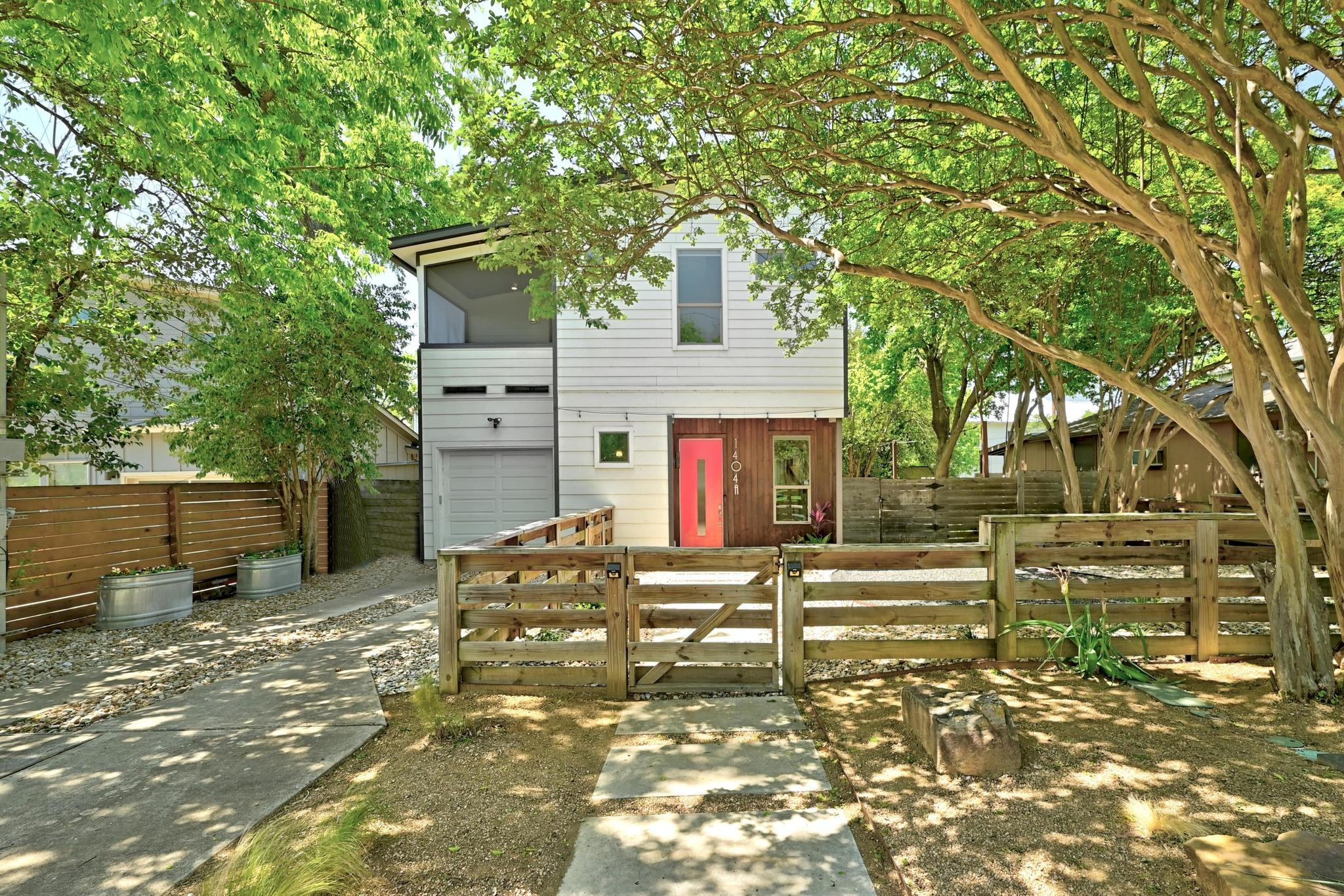1404 Singleton Condo Real Estate Listings Main Image