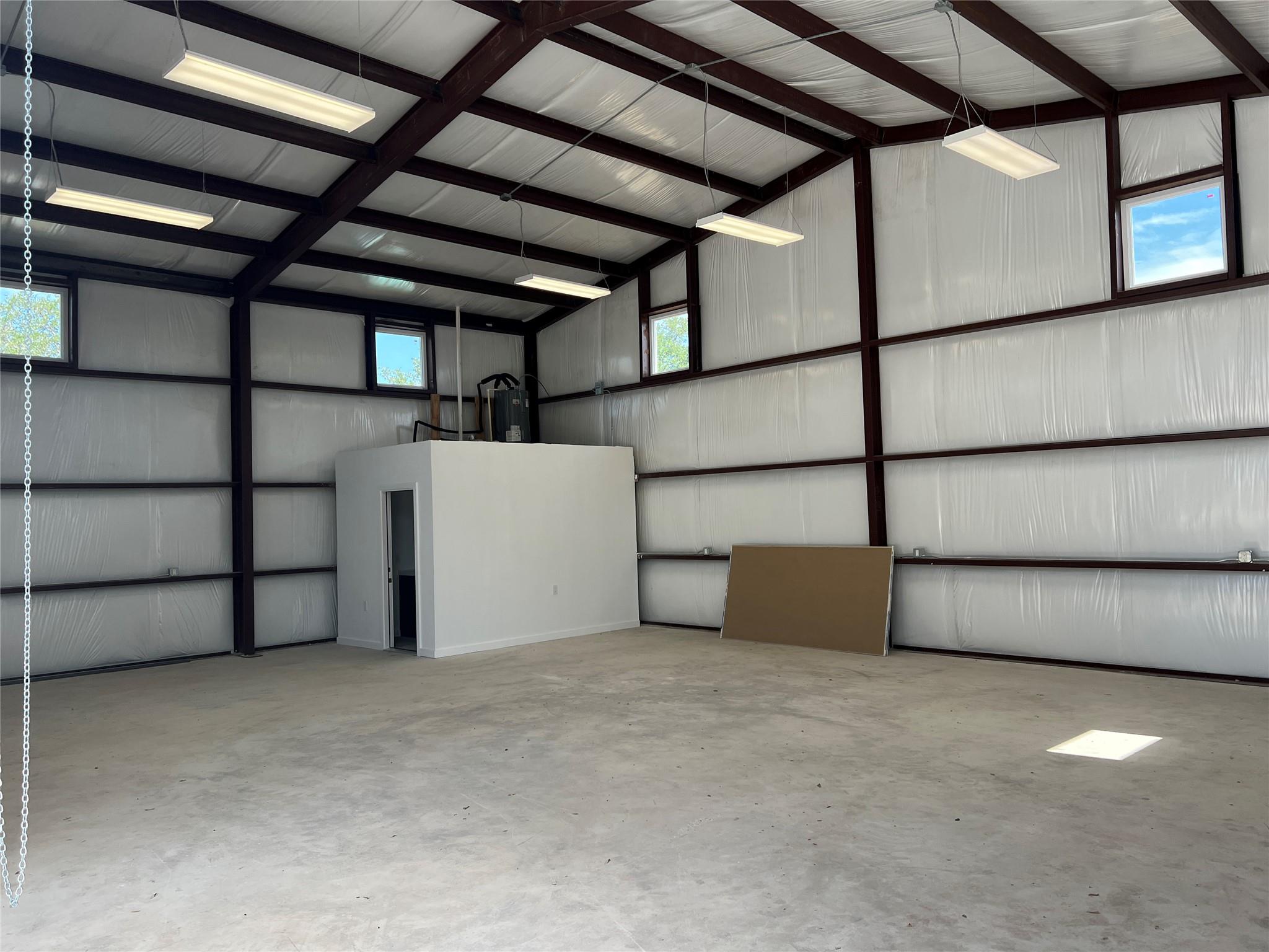 25102 Whitney Dr Property Photo 4