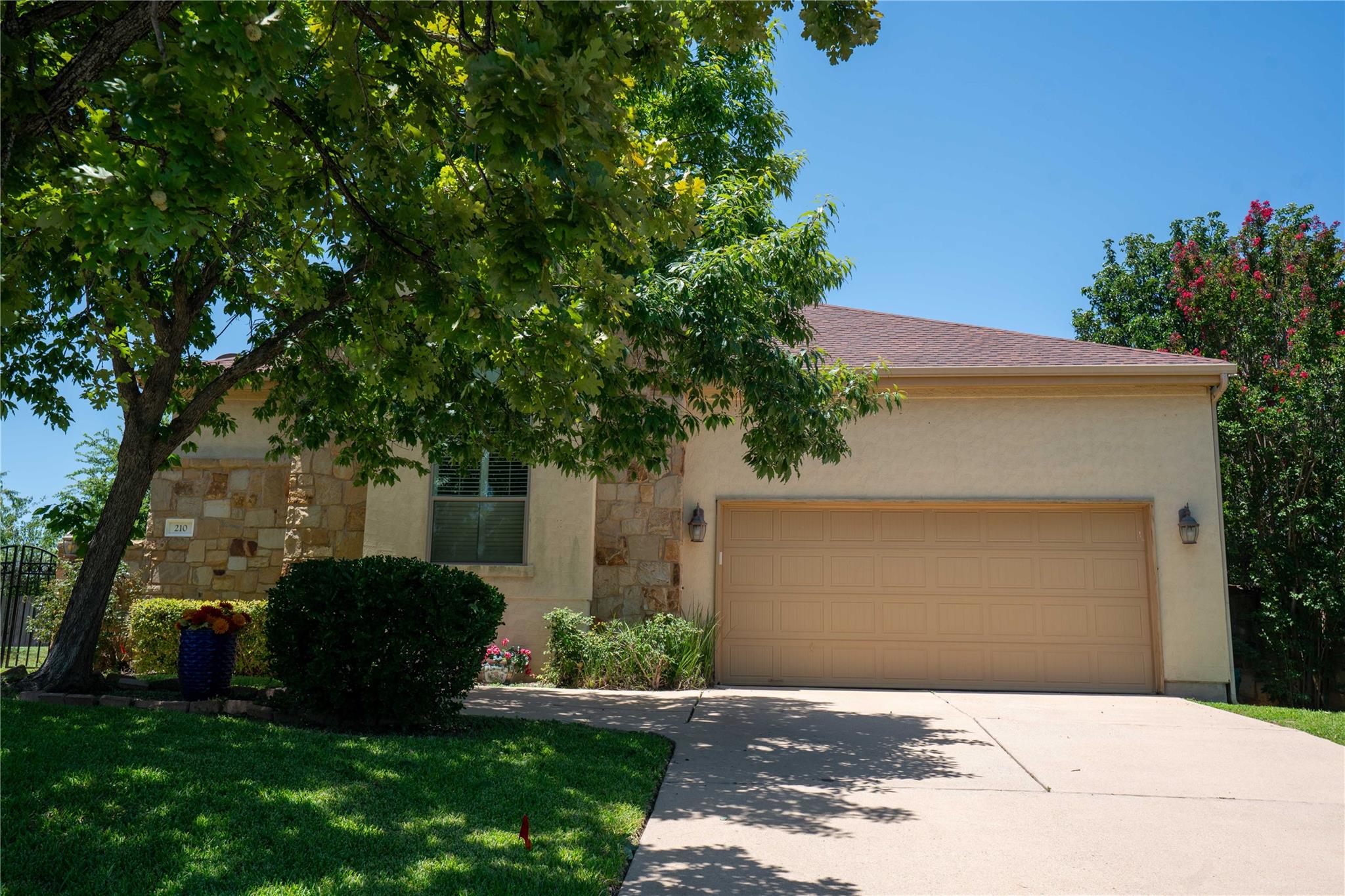 210 Rivulet Ln Property Photo 2