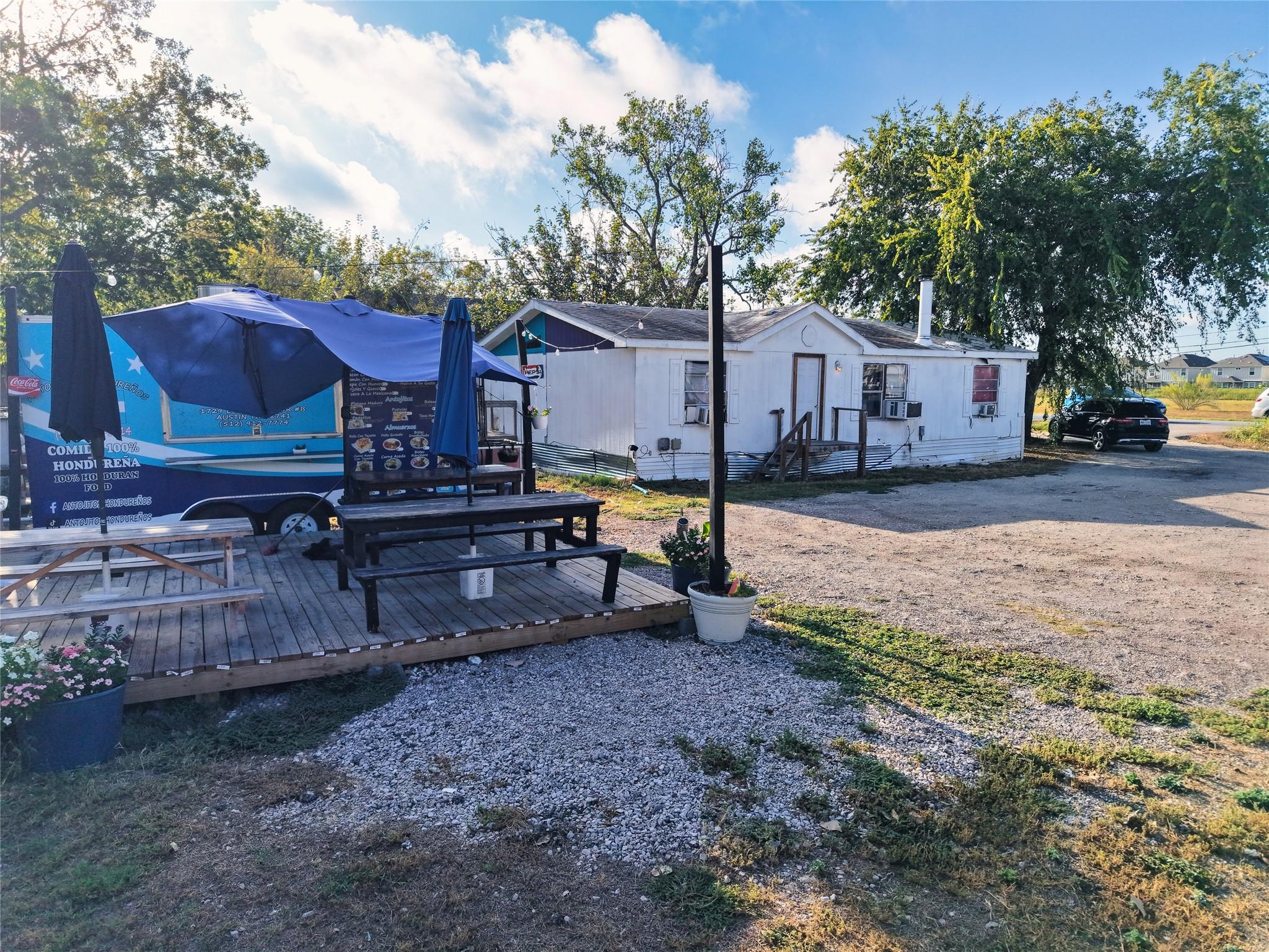 107 E Brenham St Property Photo 21