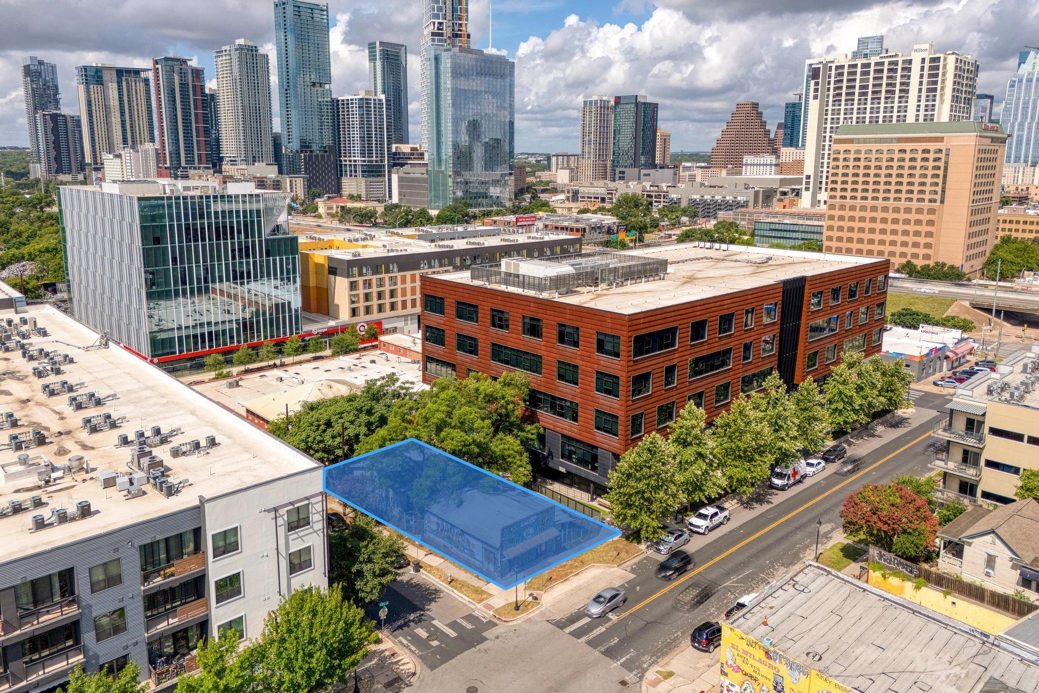 911 E 6th St Property Photo 1