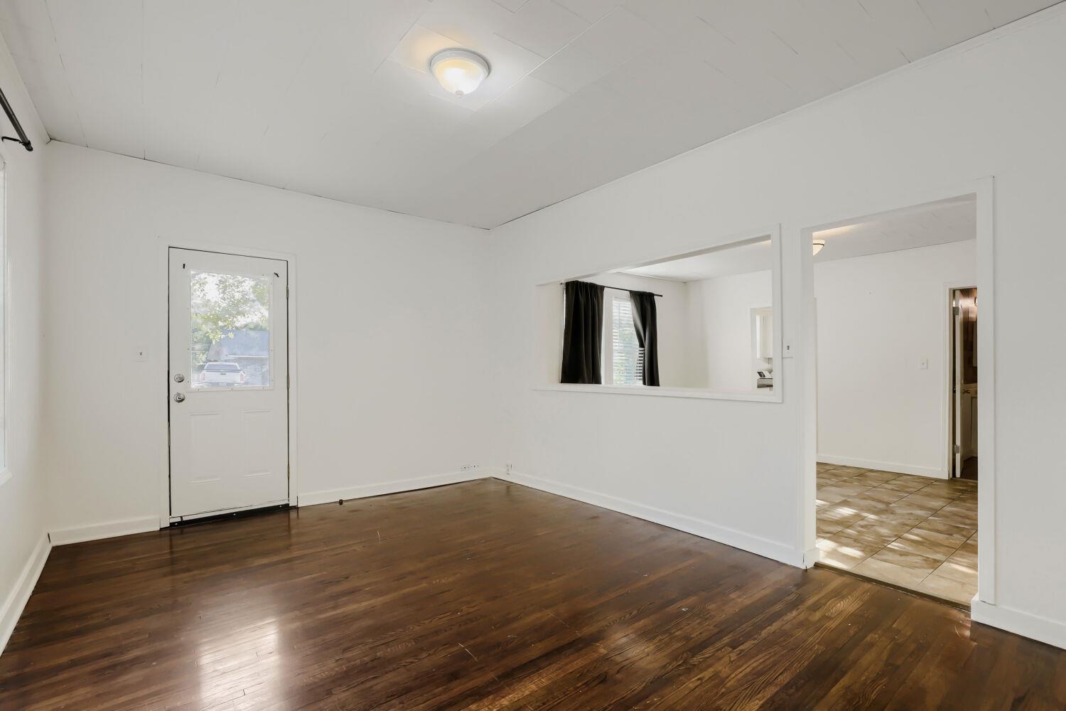 604 S Donohoe St Property Photo 3