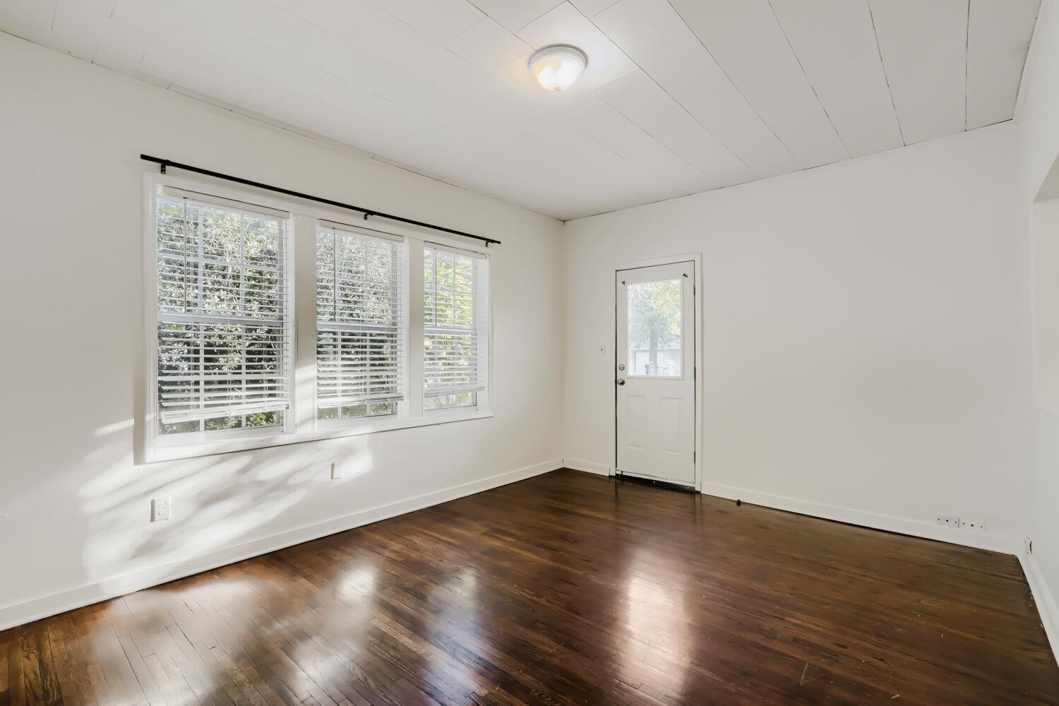 604 S Donohoe St Property Photo 4