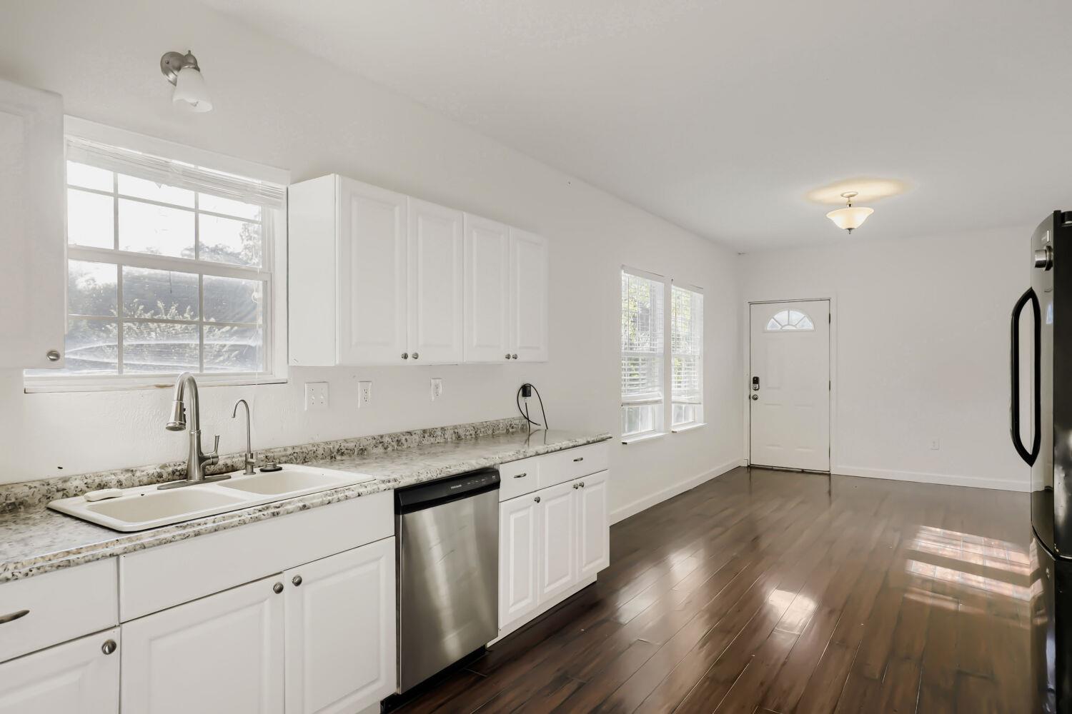604 S Donohoe St Property Photo 6