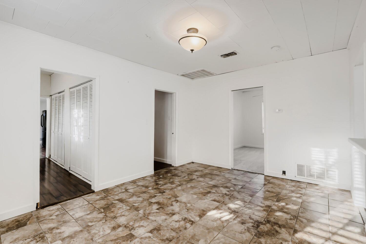 604 S Donohoe St Property Photo 11