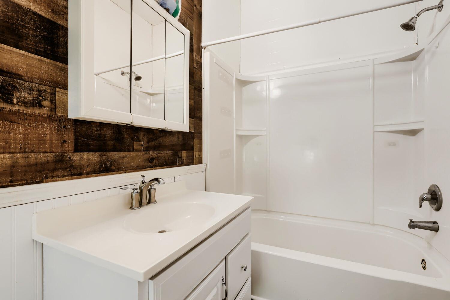 604 S Donohoe St Property Photo 24