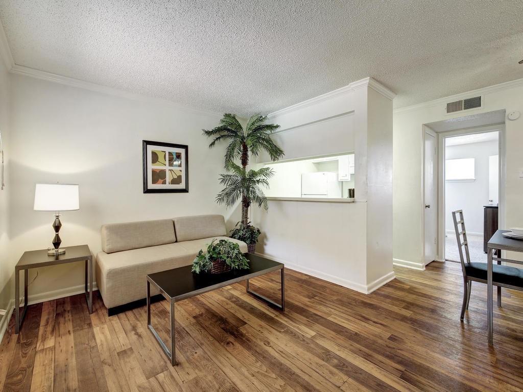 4539 Guadalupe St #2br Property Photo 4