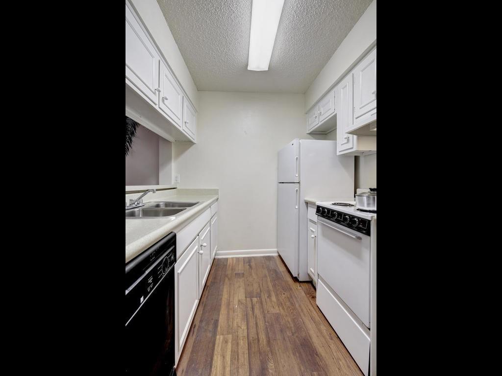 4539 Guadalupe St #2br Property Photo 17