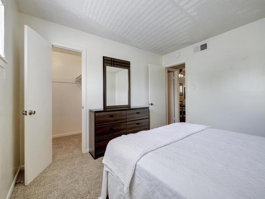 4539 Guadalupe St #2br Property Photo 27
