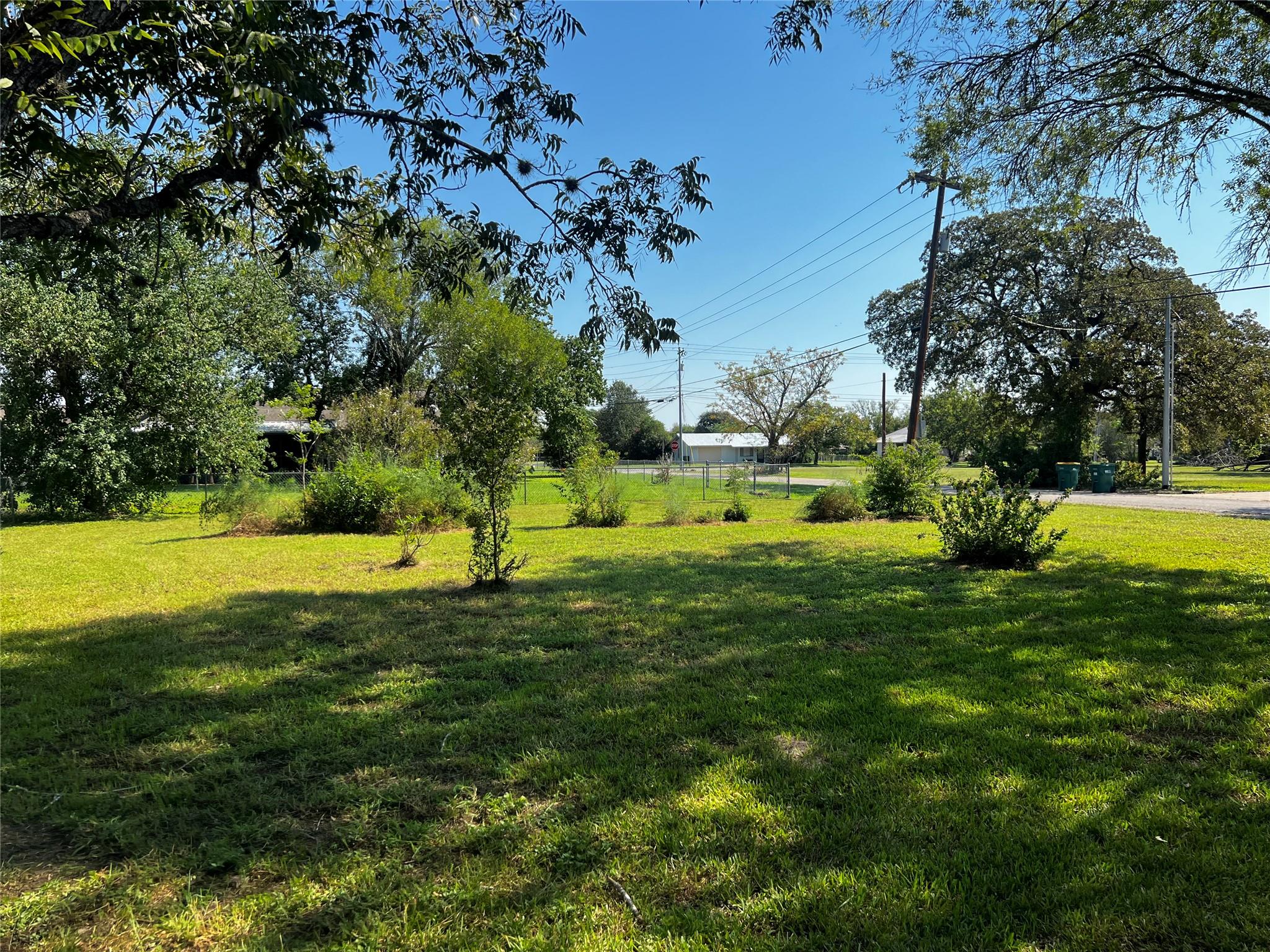 405 E Roitsch Ln Property Photo 2