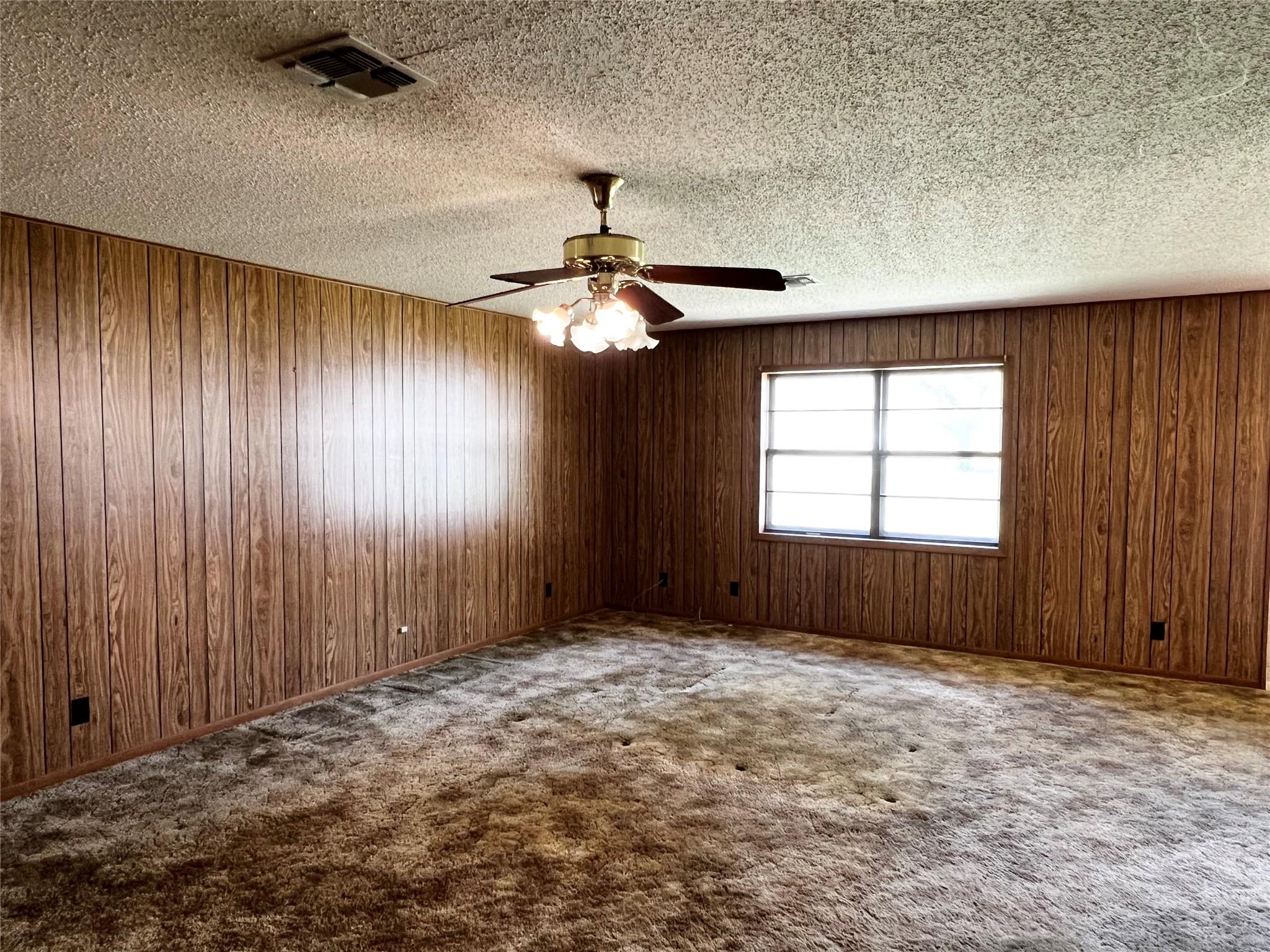 405 E Roitsch Ln Property Photo 7