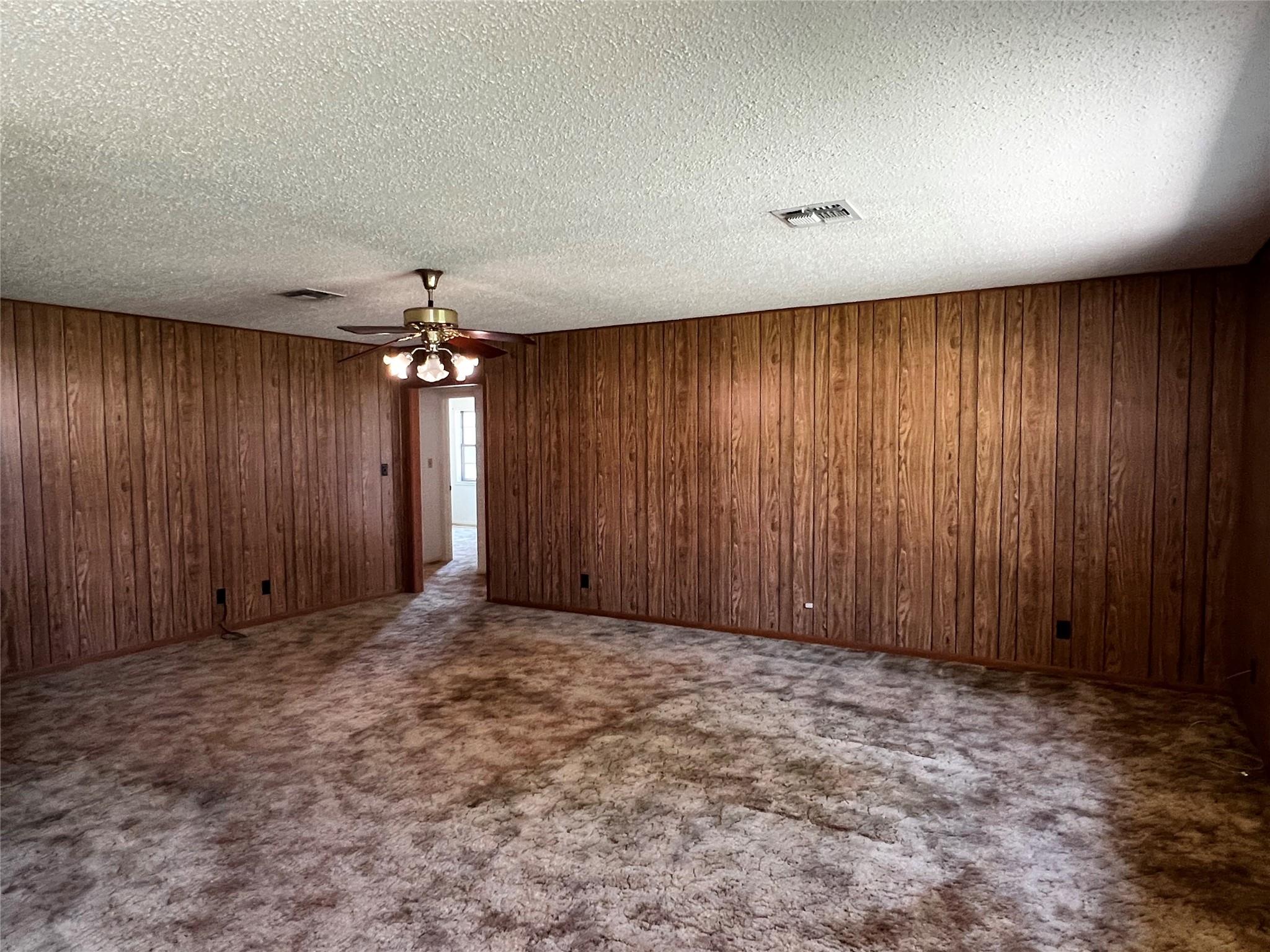 405 E Roitsch Ln Property Photo 8