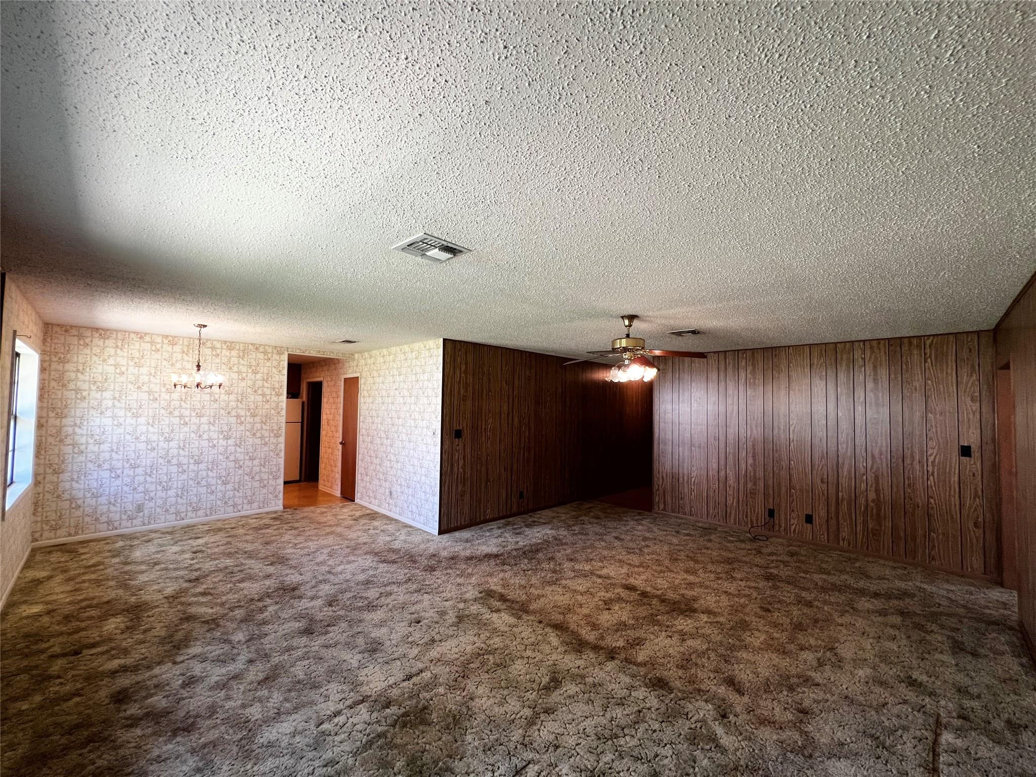 405 E Roitsch Ln Property Photo 9
