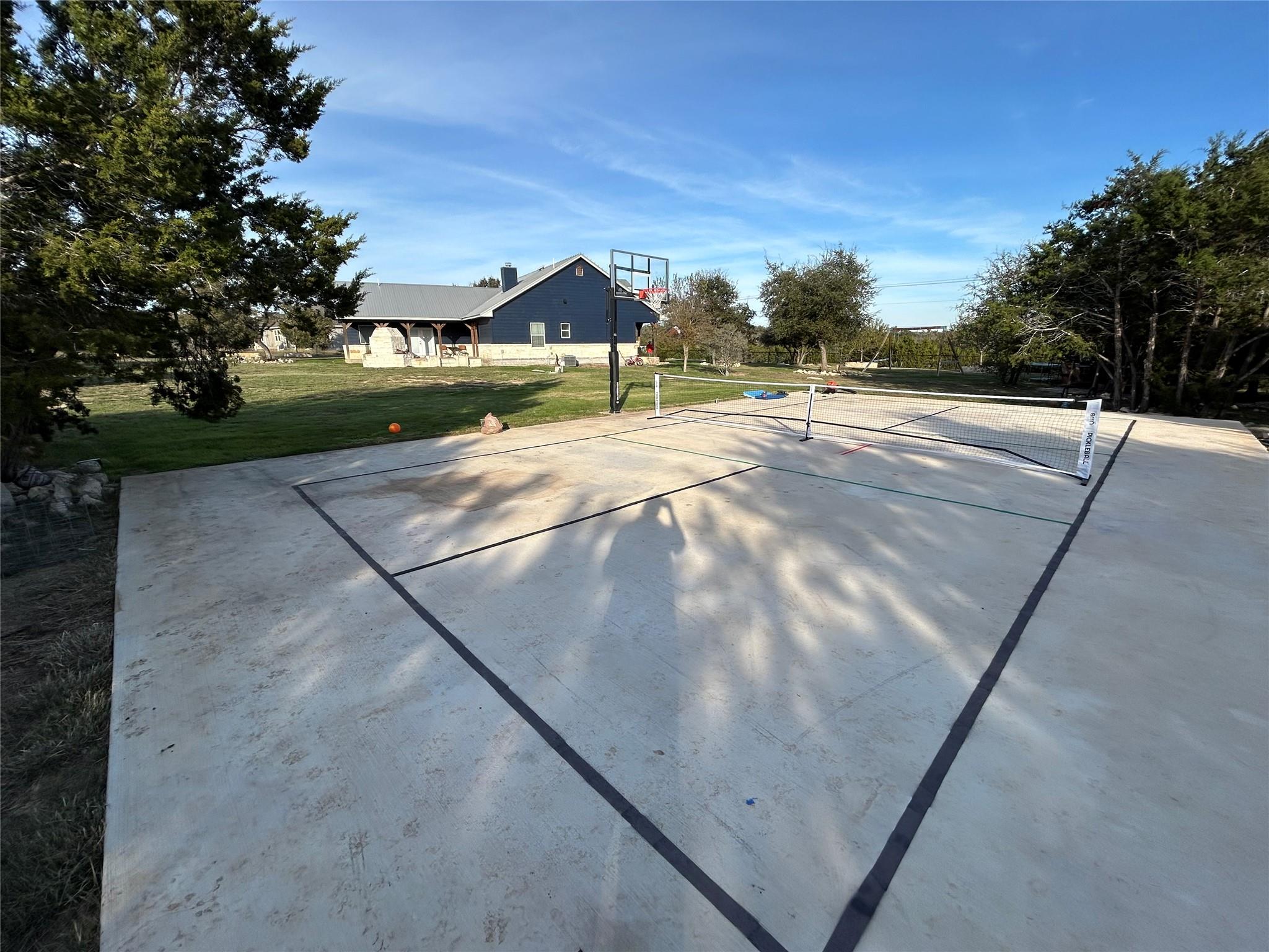415 Lets Roll Dr Property Photo 4