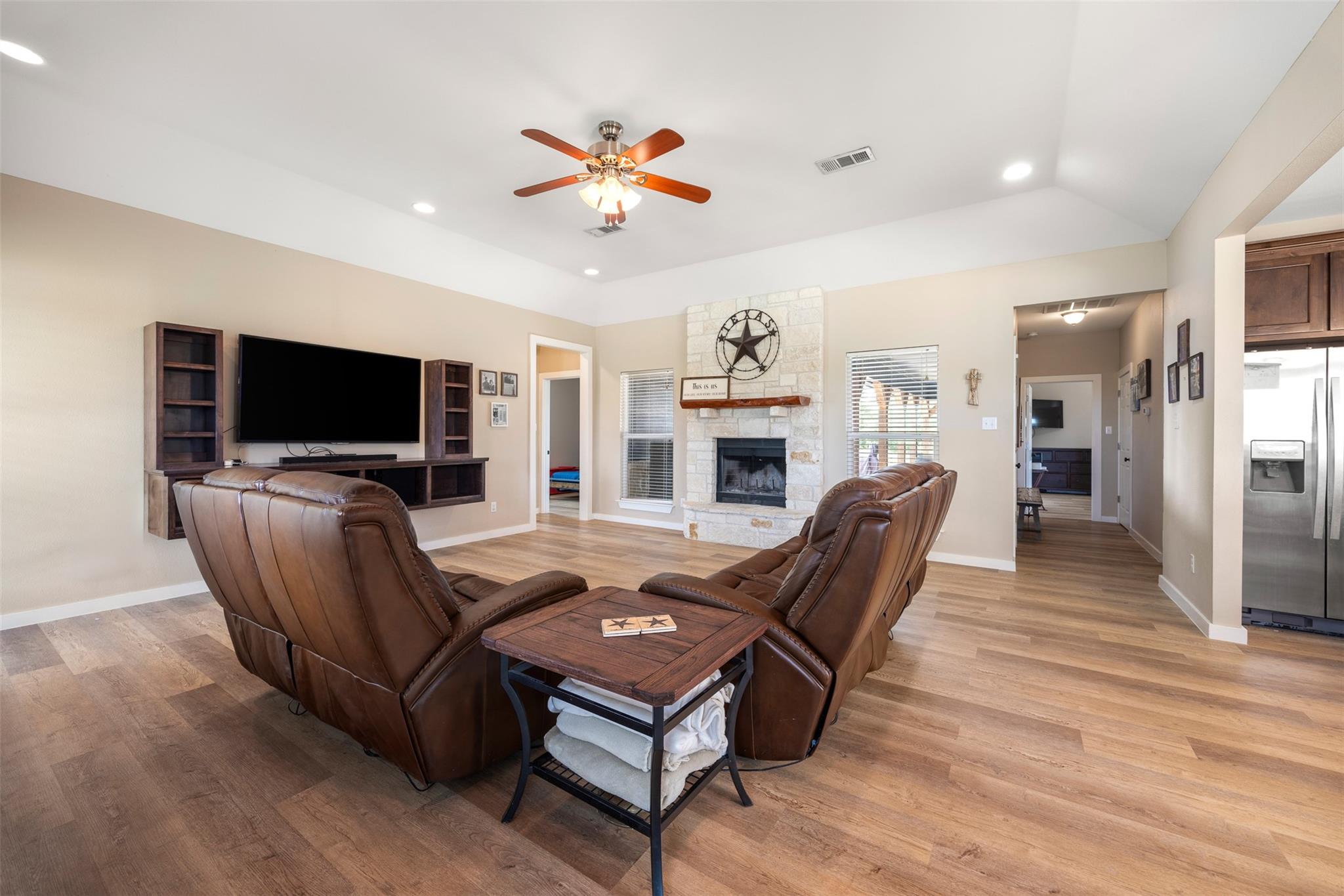 415 Lets Roll Dr Property Photo 11